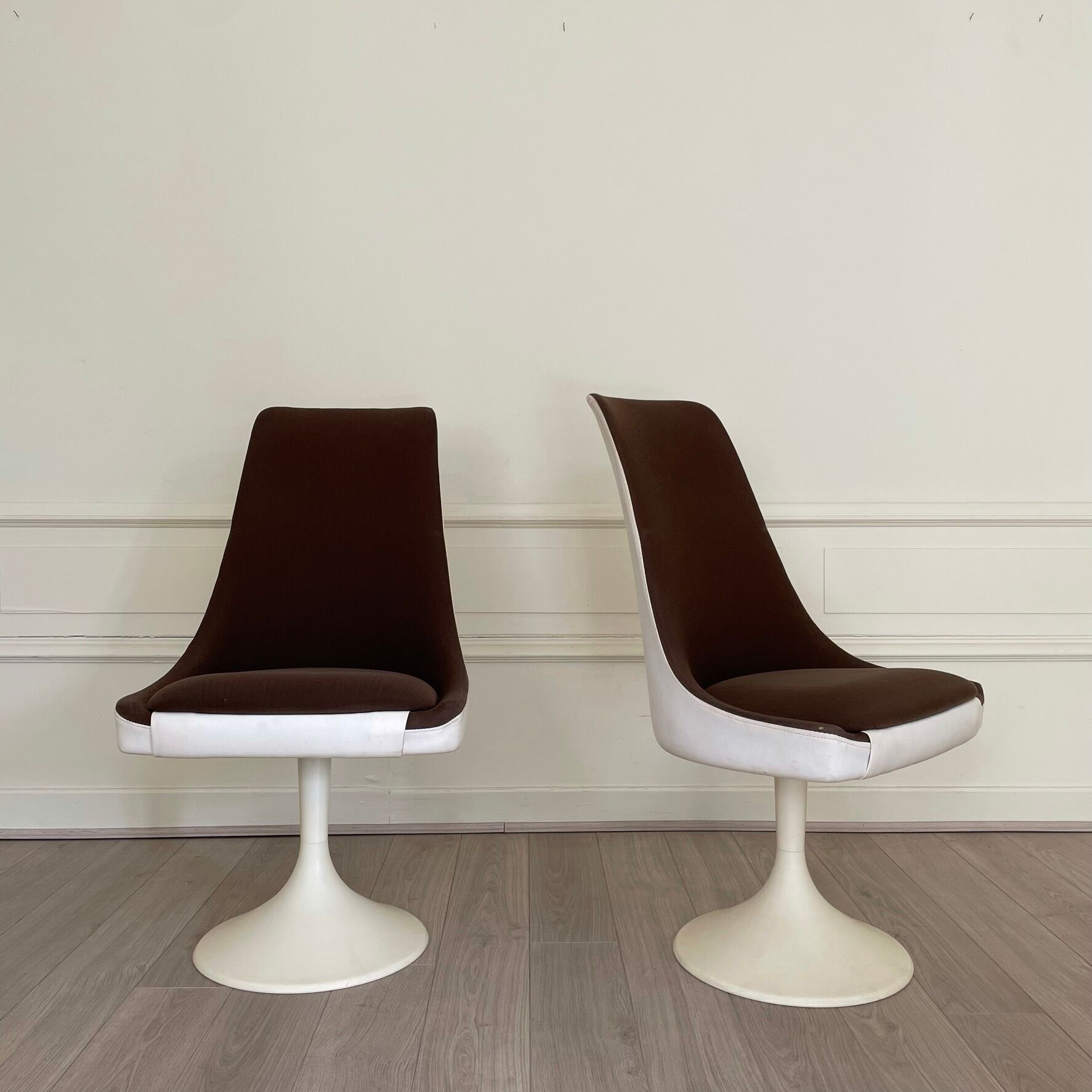 Tulip foot armchairs, 1970