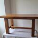 Table basse brutaliste en chêne clair