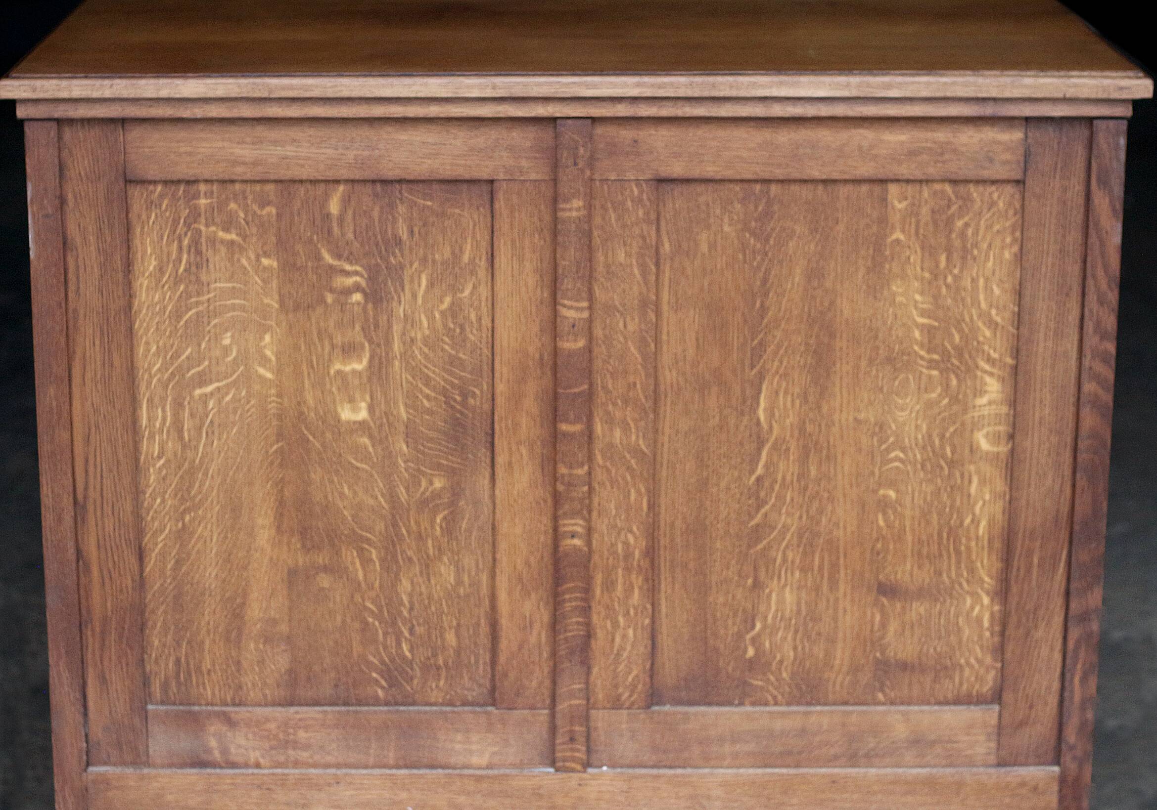 American administration desk of very fine quality (1940s-1950s).