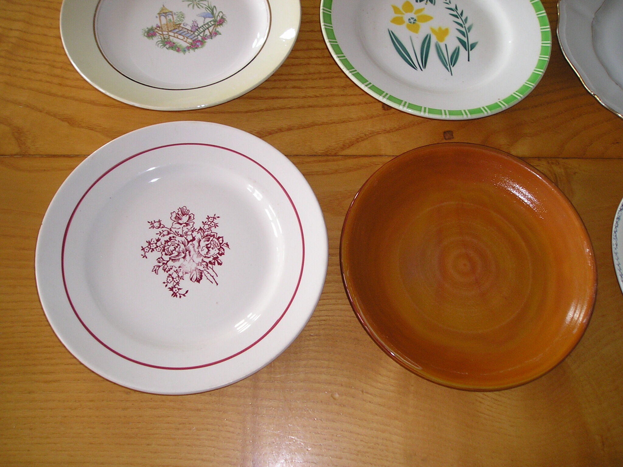 Set of 12 different flat plates