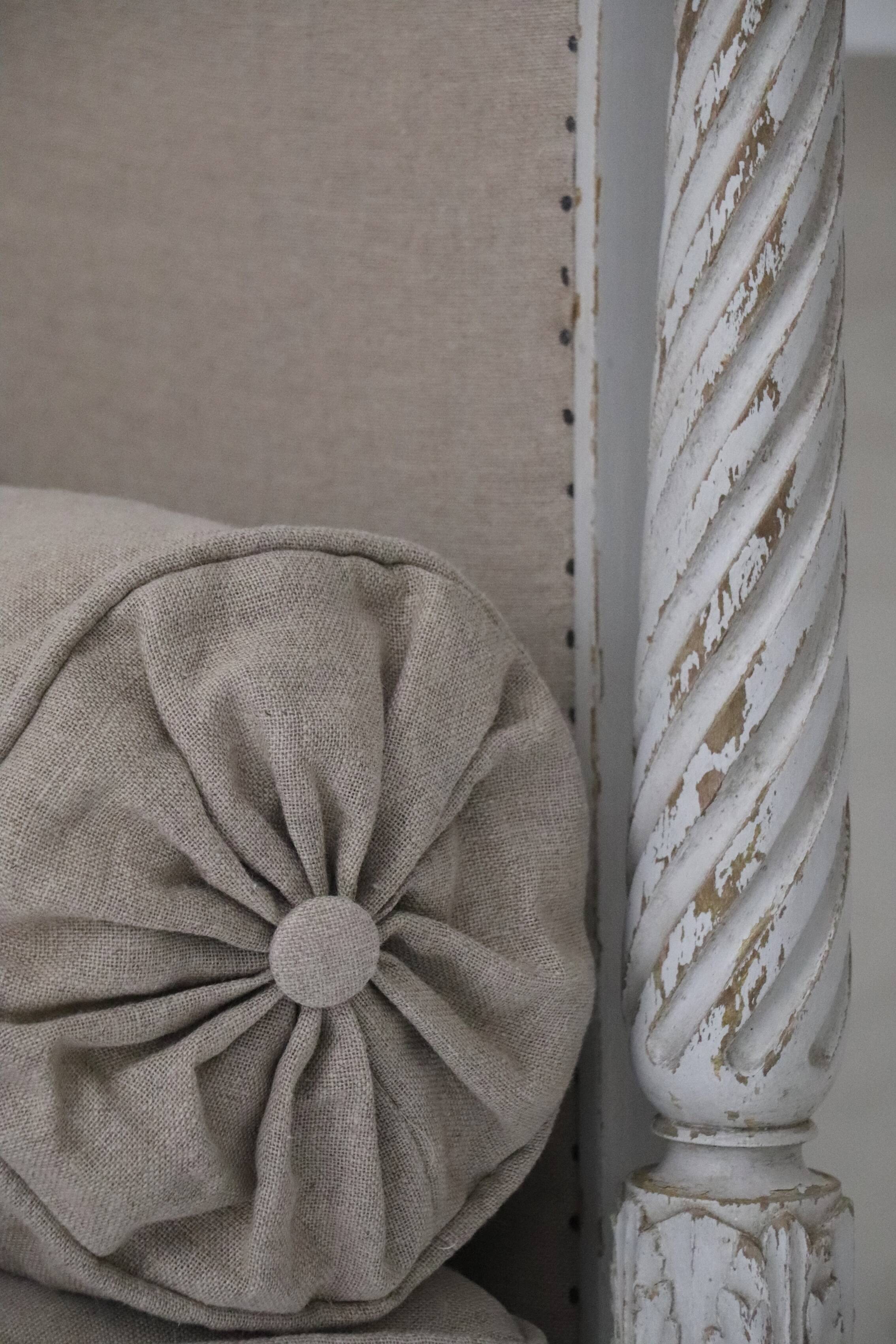 Resting bed - Louis XVI style bench reupholstered in linen