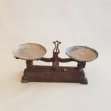 Ancienne petite balance en fonte et cuivre