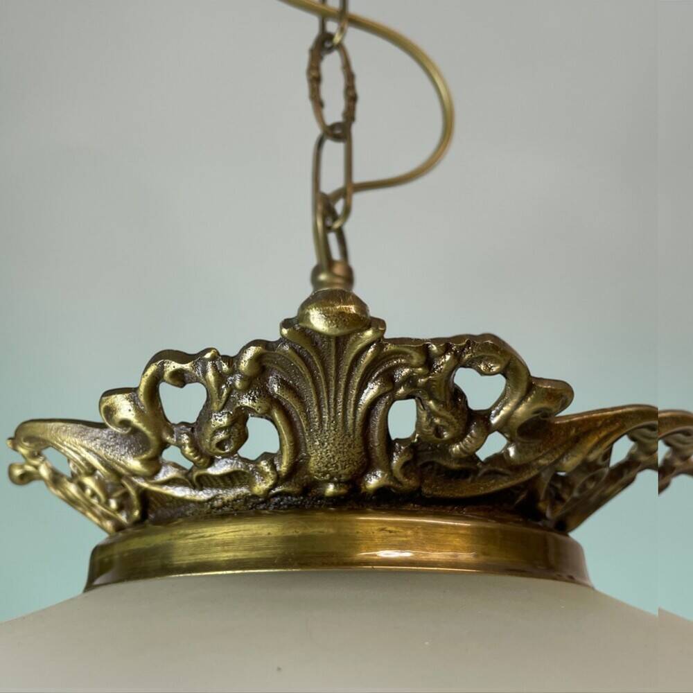 Regency glas pendant with ornate brass crown