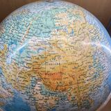 Terrestrial globe 90s (K)