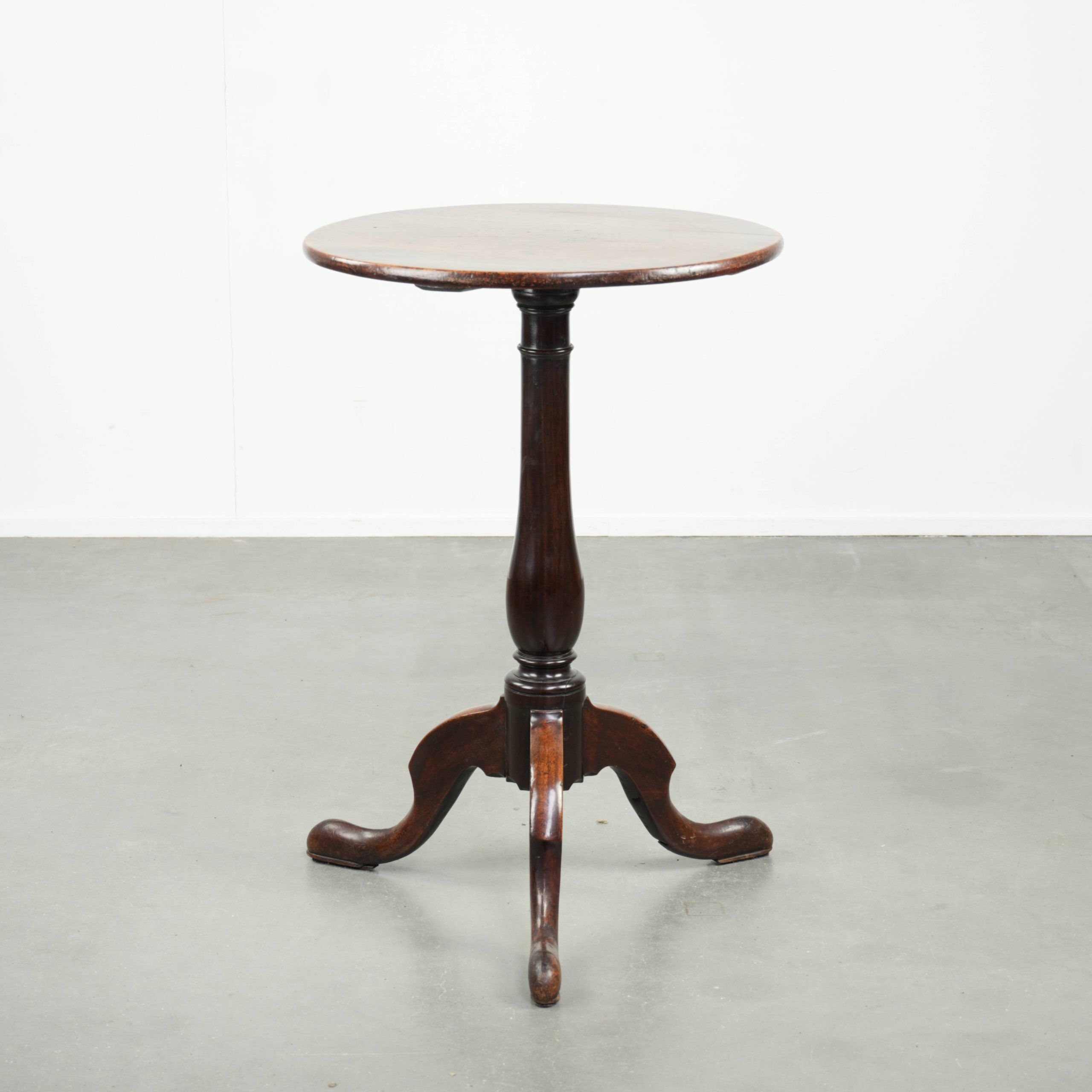 Round antique side/wine table from the late 18th century with a subtle foot