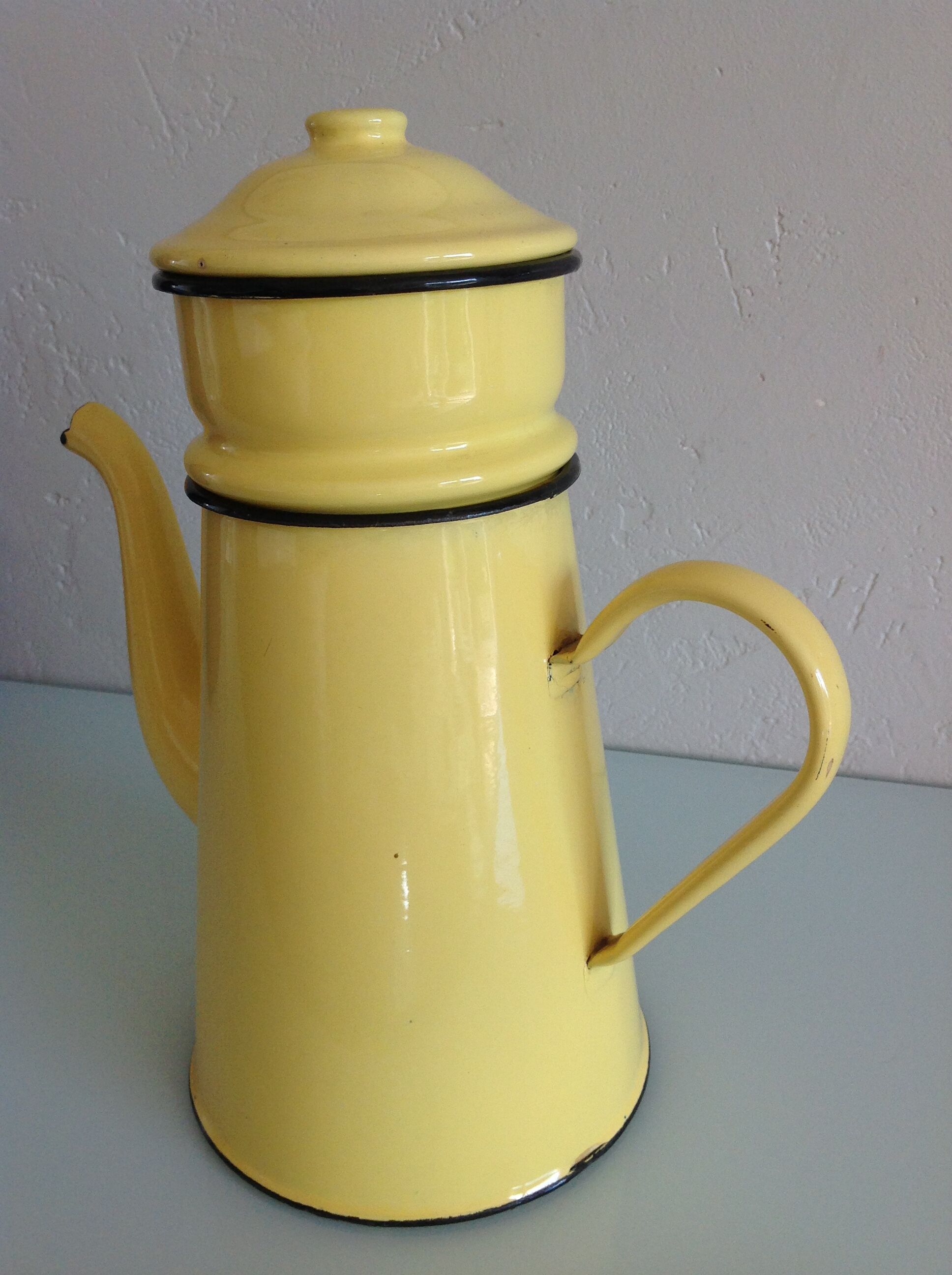 Former yellow enamelled coffee maker 50/60