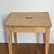 Petite table basse en bois massif