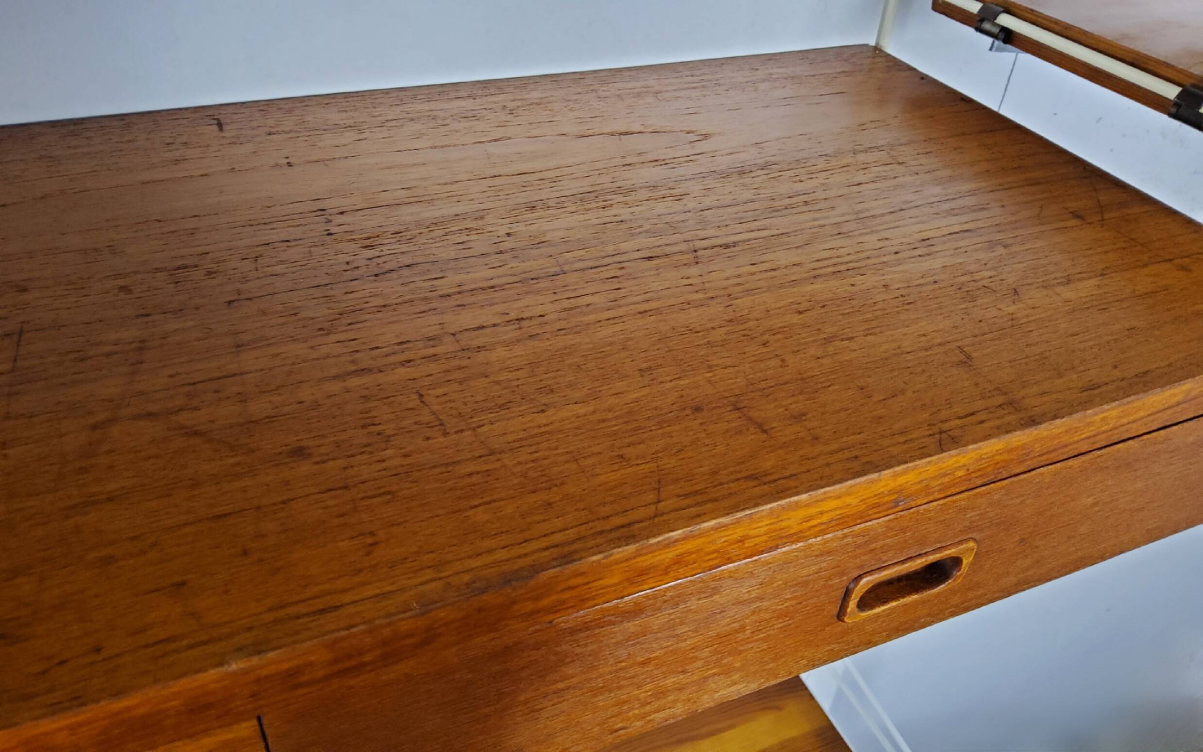 Vintage wall shelf by Nisse Strinning