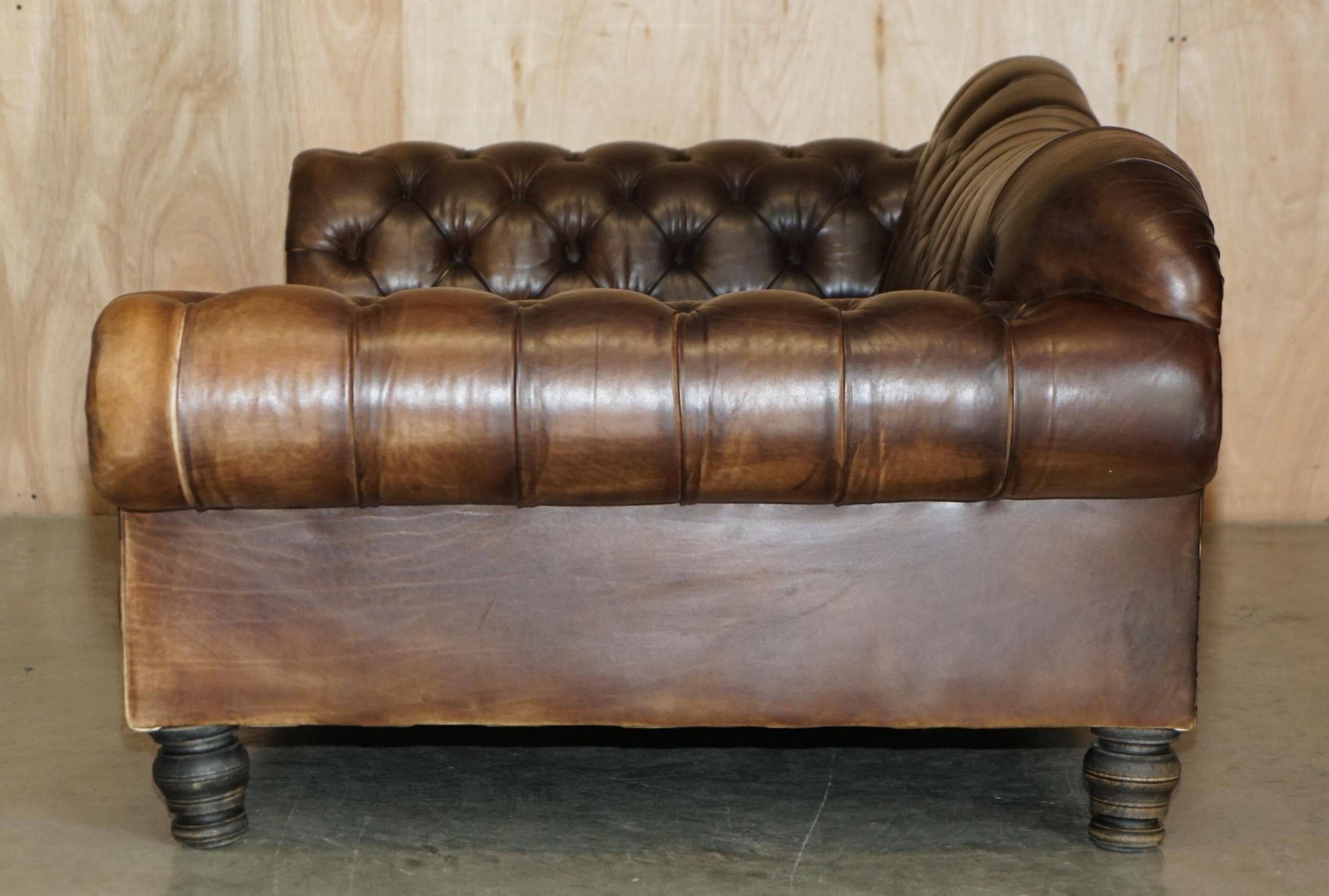 Vintage oversized Chesterfield canapé in hand-dyed leather.