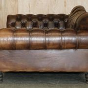Vintage oversized Chesterfield canapé in hand-dyed leather.
