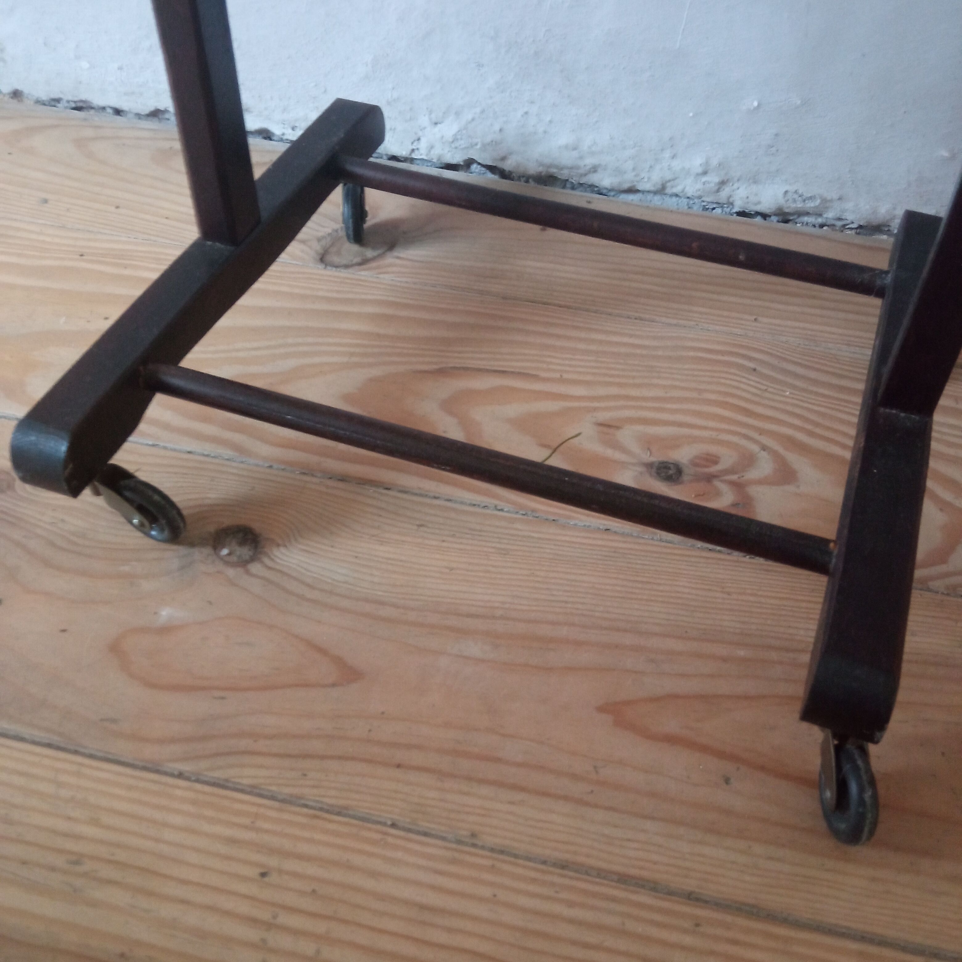 Valet de chambre on wheels