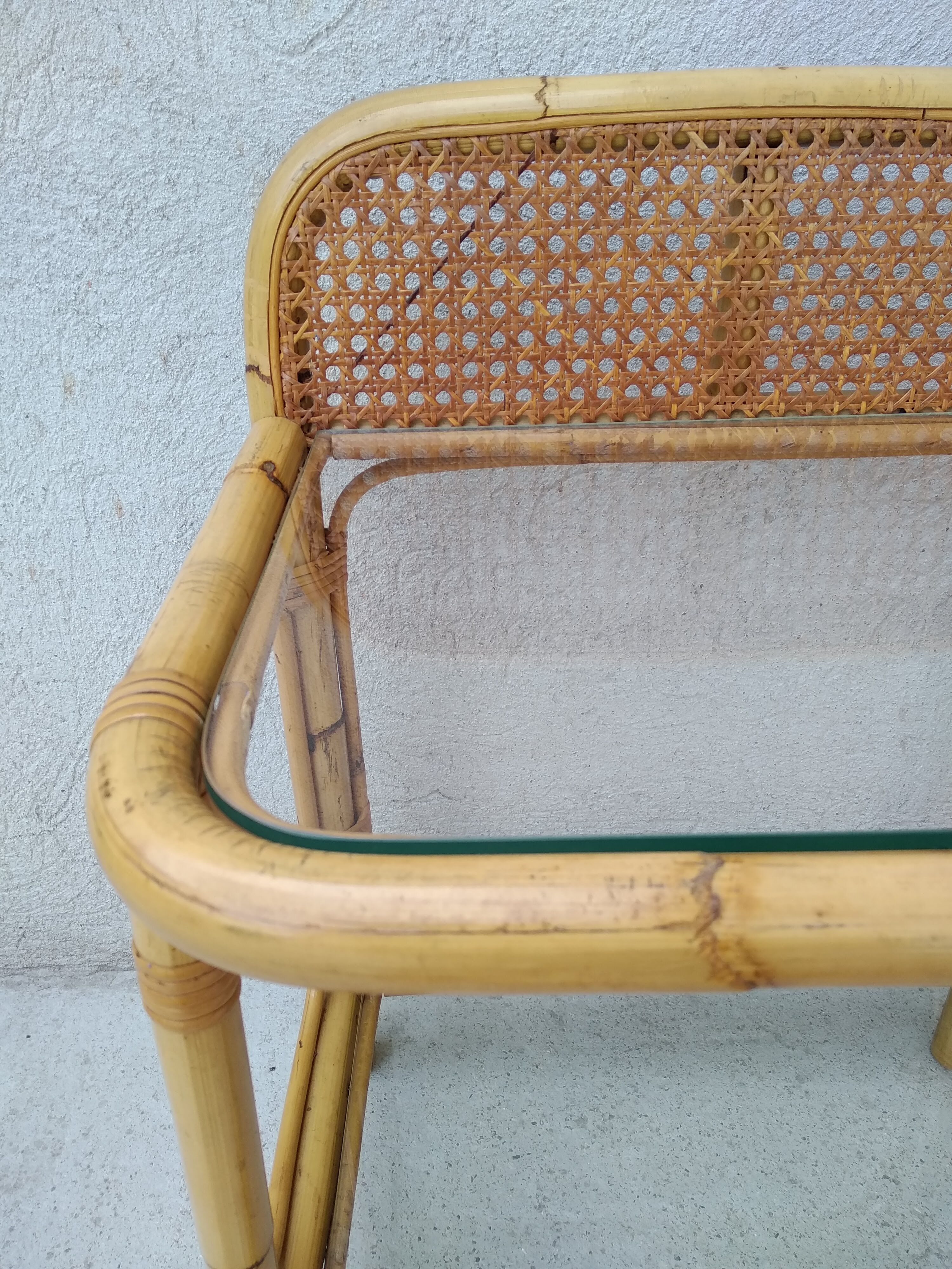 Paire de chevets vintage rotin et verre