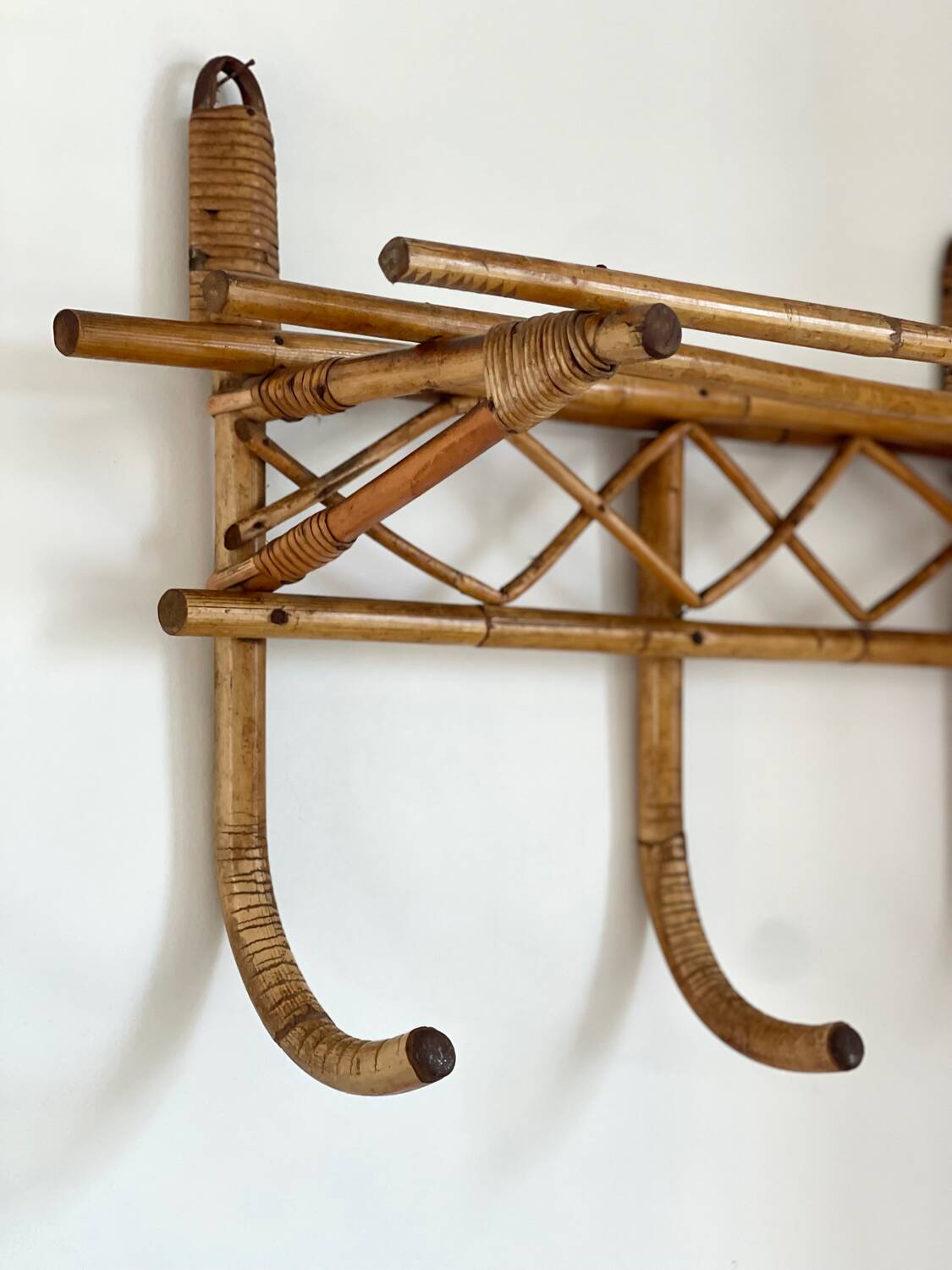 1960s rattan wall hook shelf