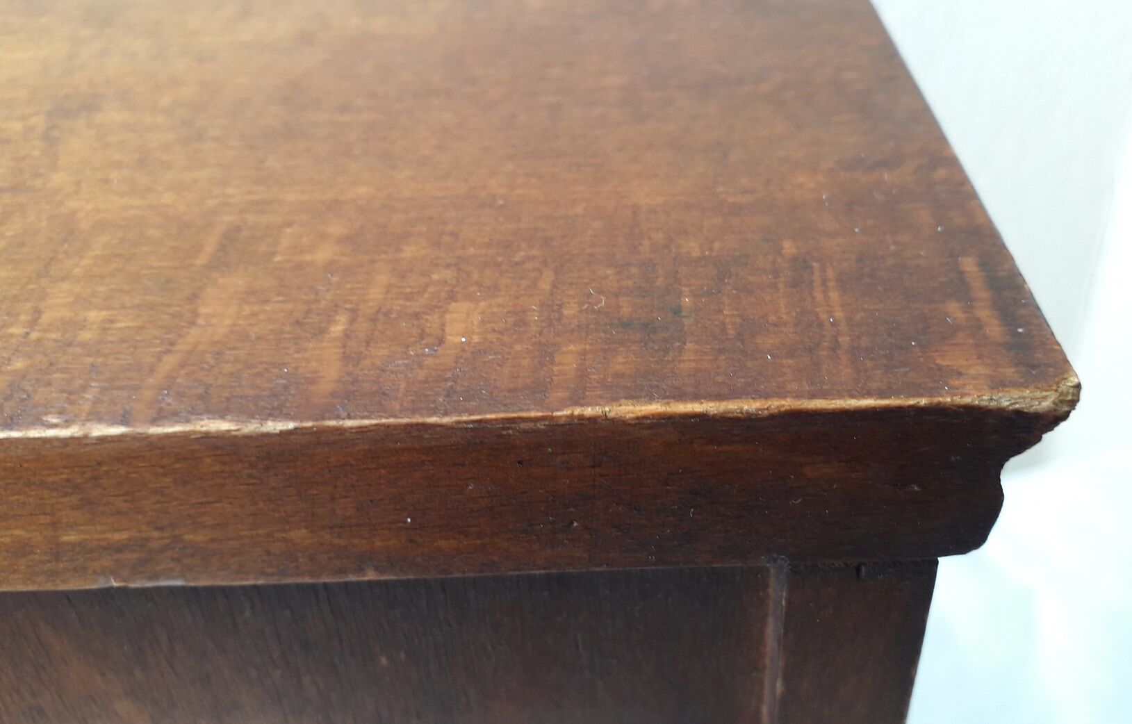 Armoire de poupée en bois