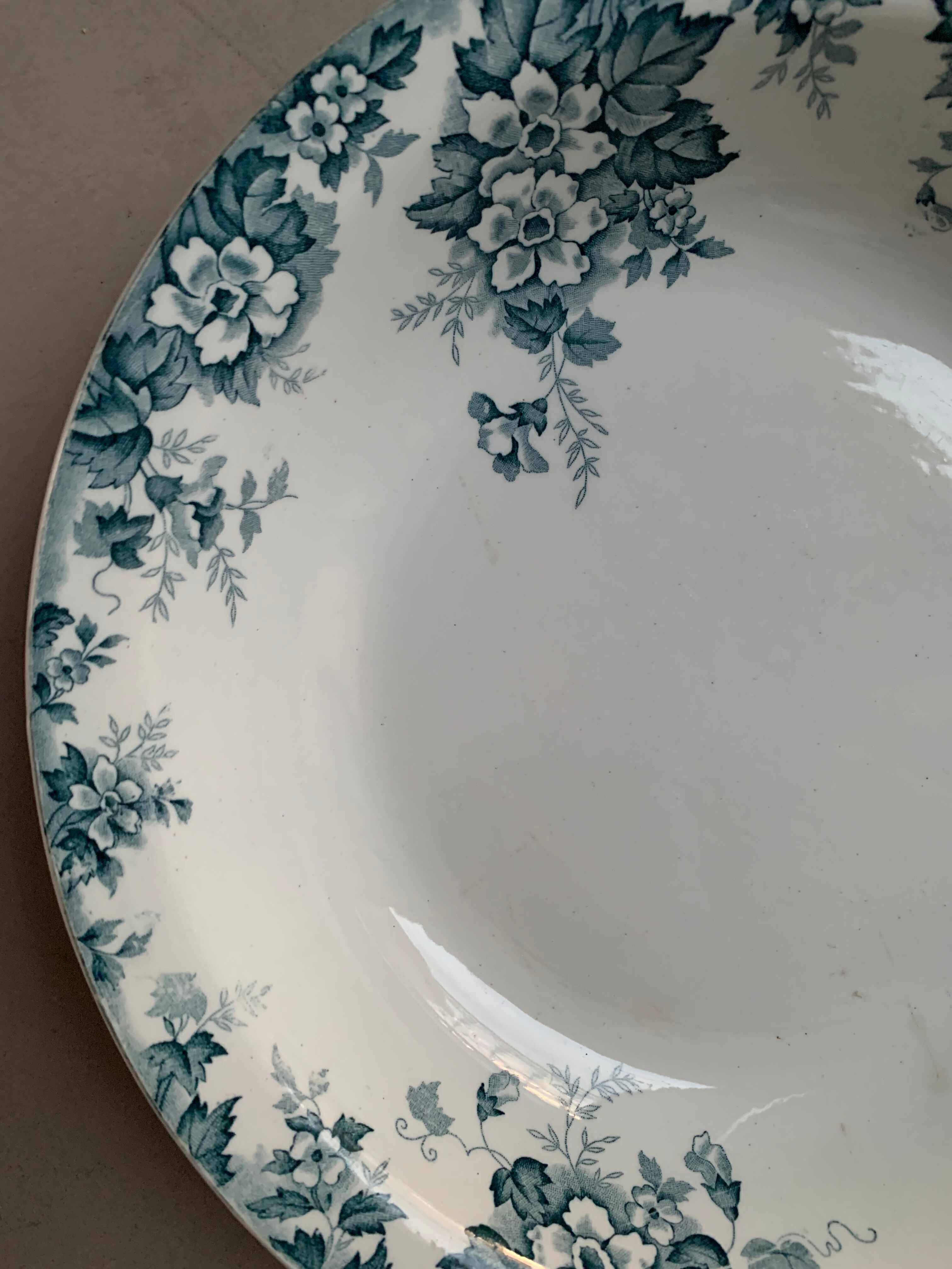 Round dish st Amand and Hamage "Marie-Louise"
