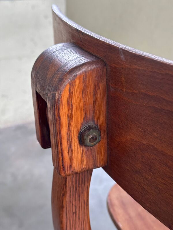 Chaise industrielle en bois des années 1920
