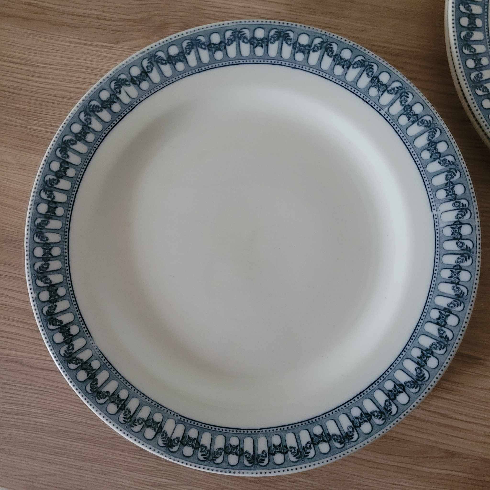 Set of 6 Terre de Fer plates from Sermaize