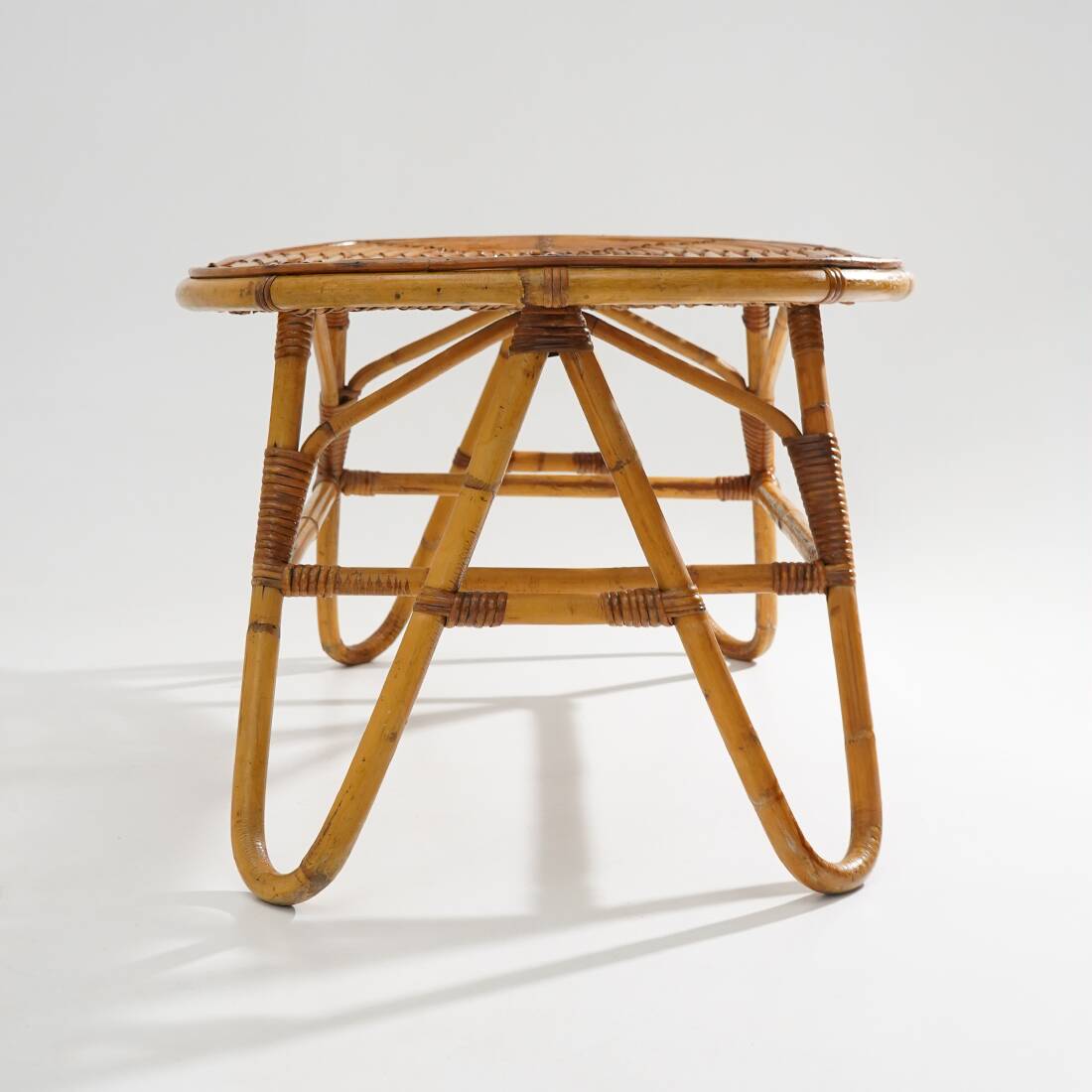 Table basse ovale en osier, années 1950