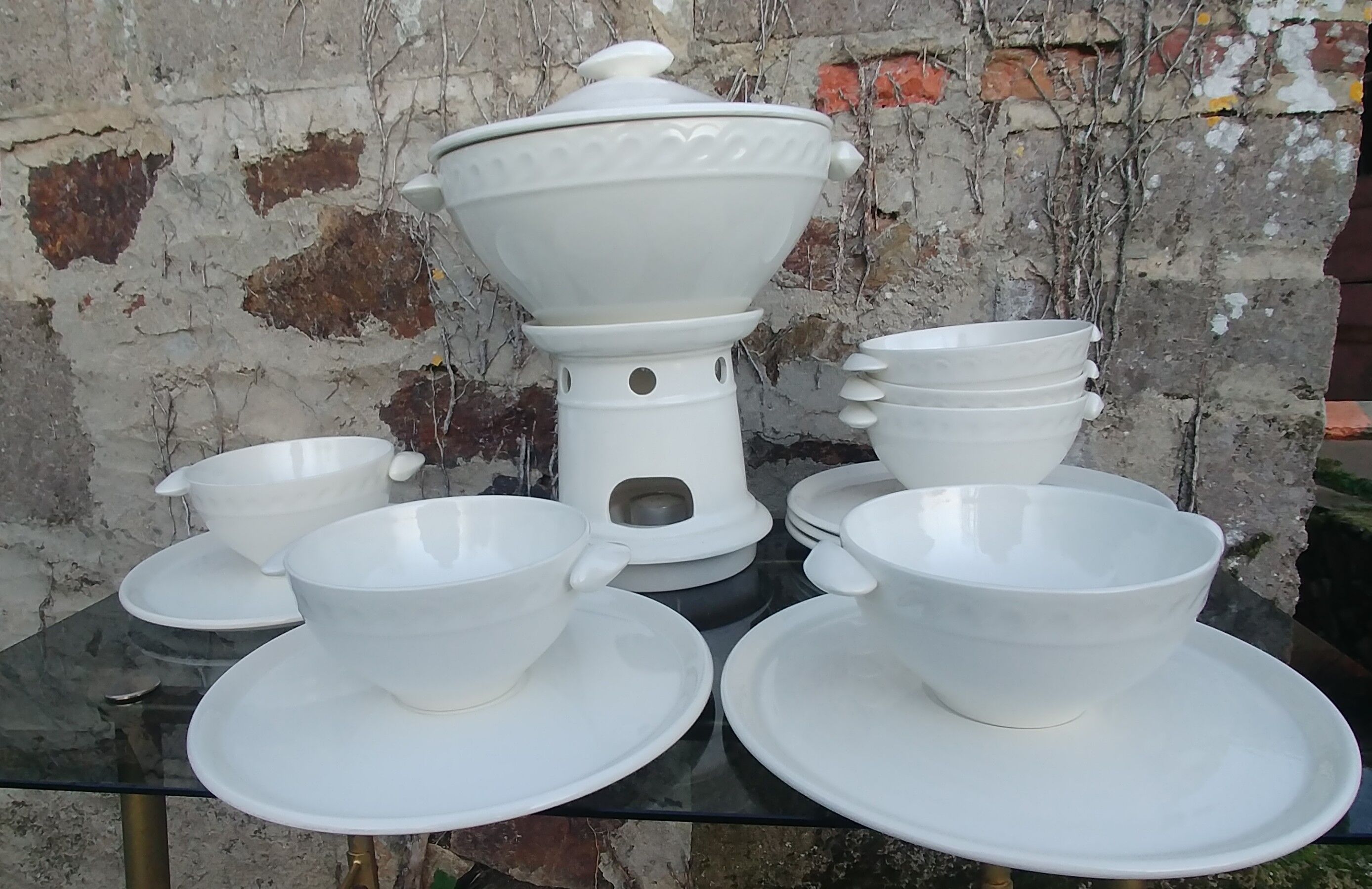 Full service with mussels/fries. in GIEN earthenware 70s/80s