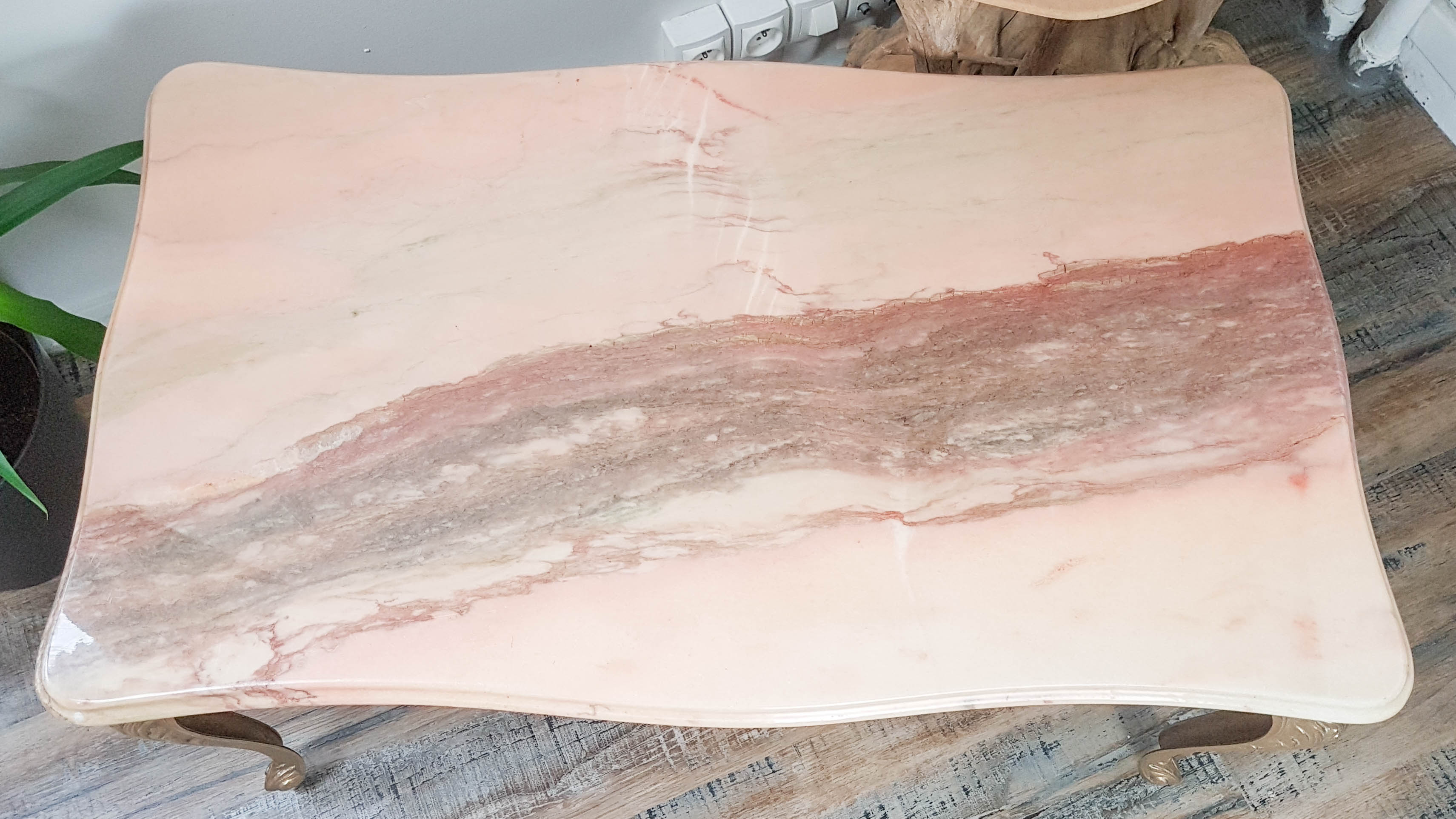 Louis XV coffee table in brass pink marble