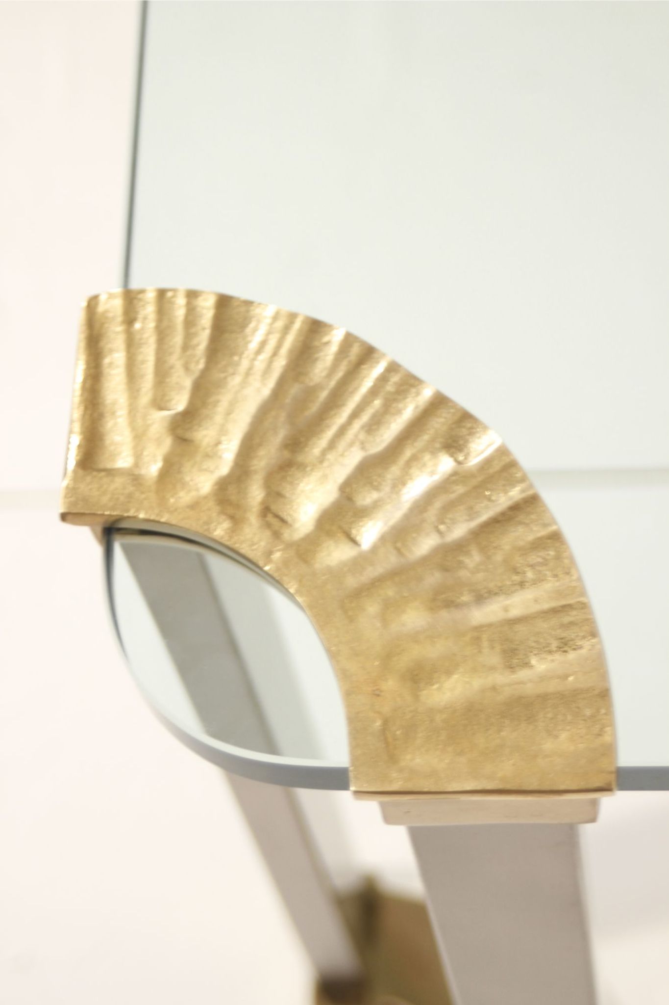 Table basse en bronze & verre trempé par Peter Ghyczy, 1970s