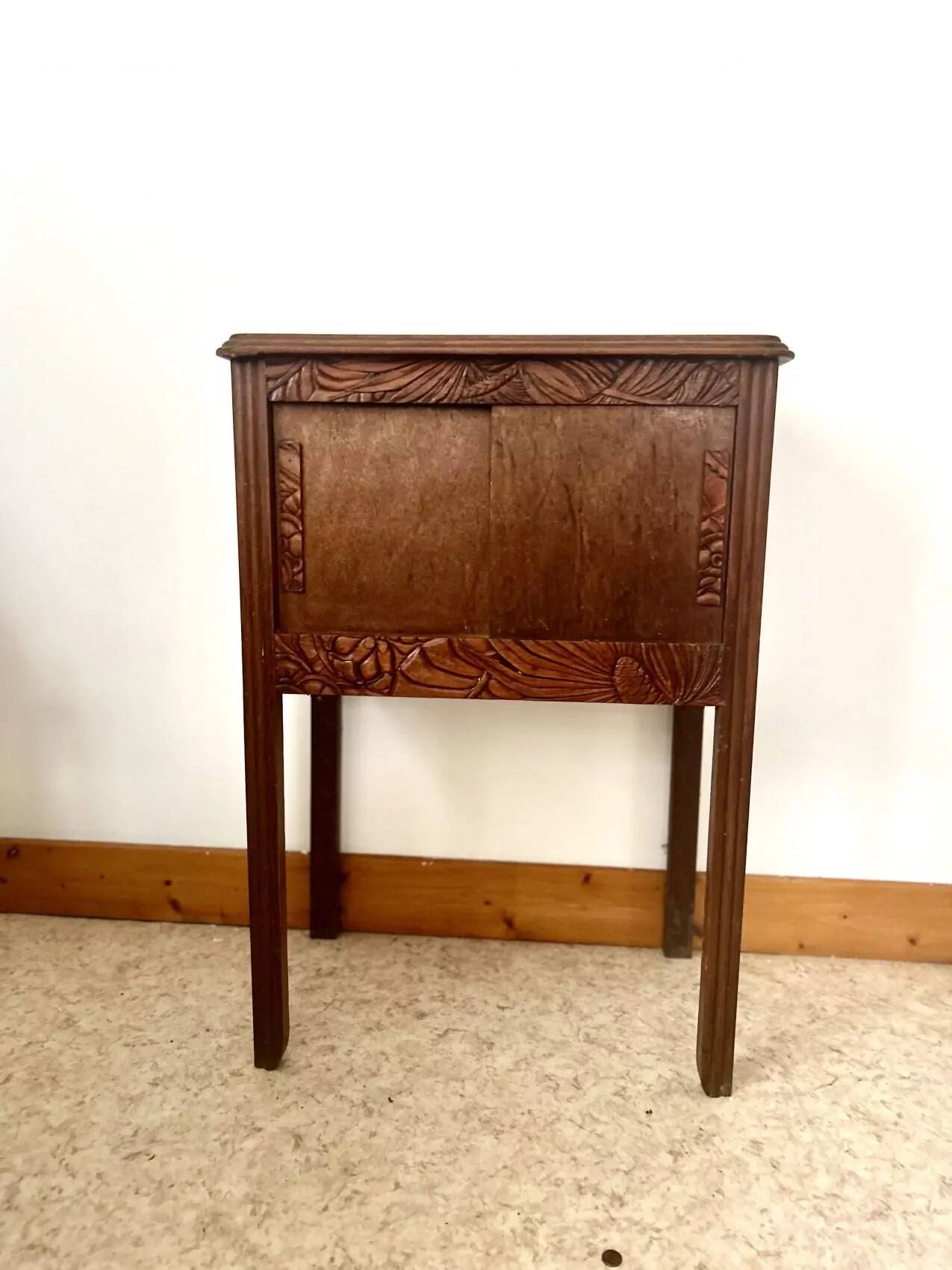 Petit meuble art déco aux portes coulissantes, atypique et joli
