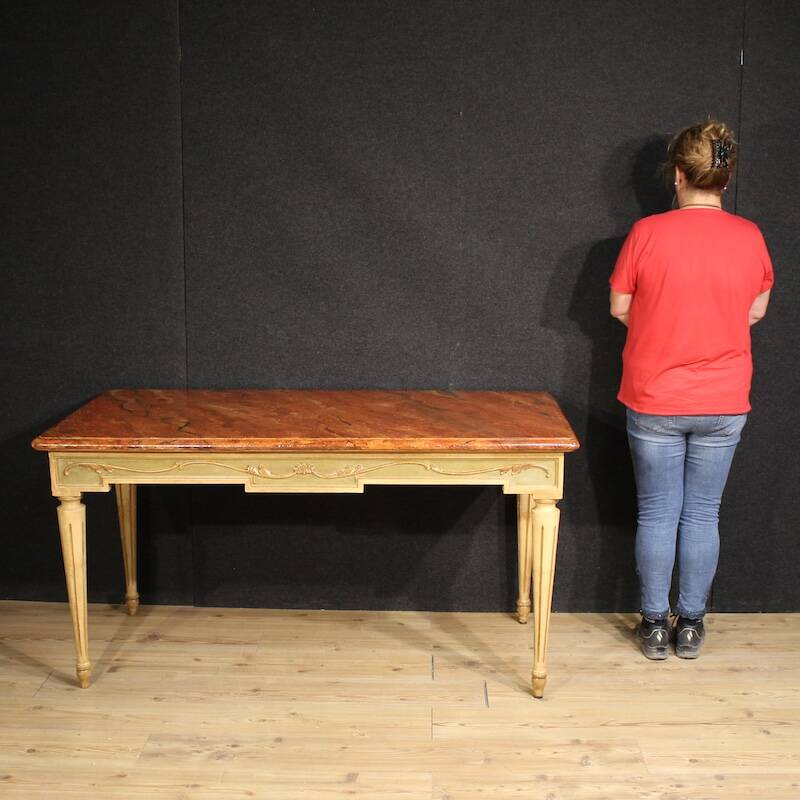 Table laquée et peinte de style Louis XVI du 20e siècle