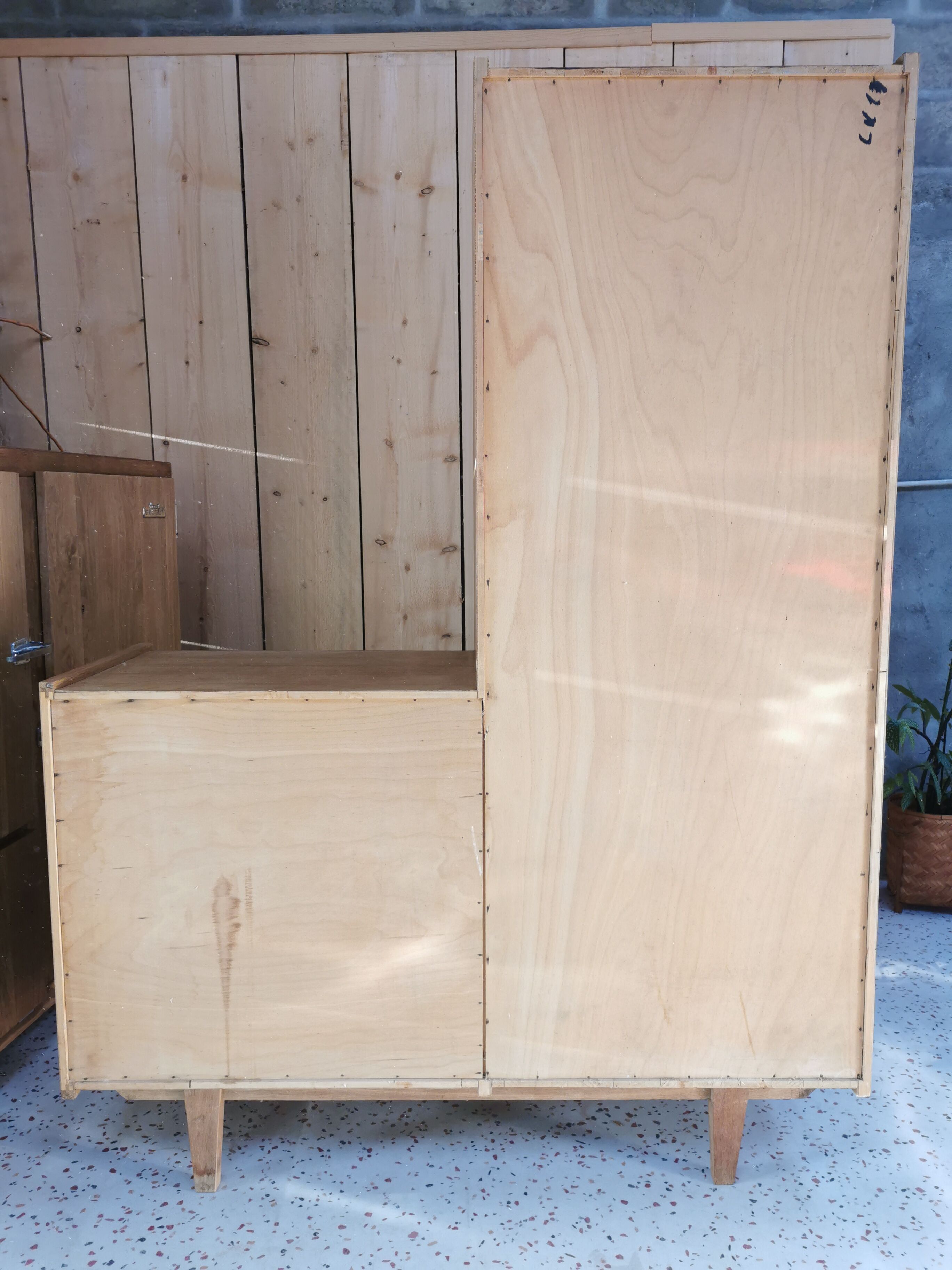 Asymmetrical cabinet