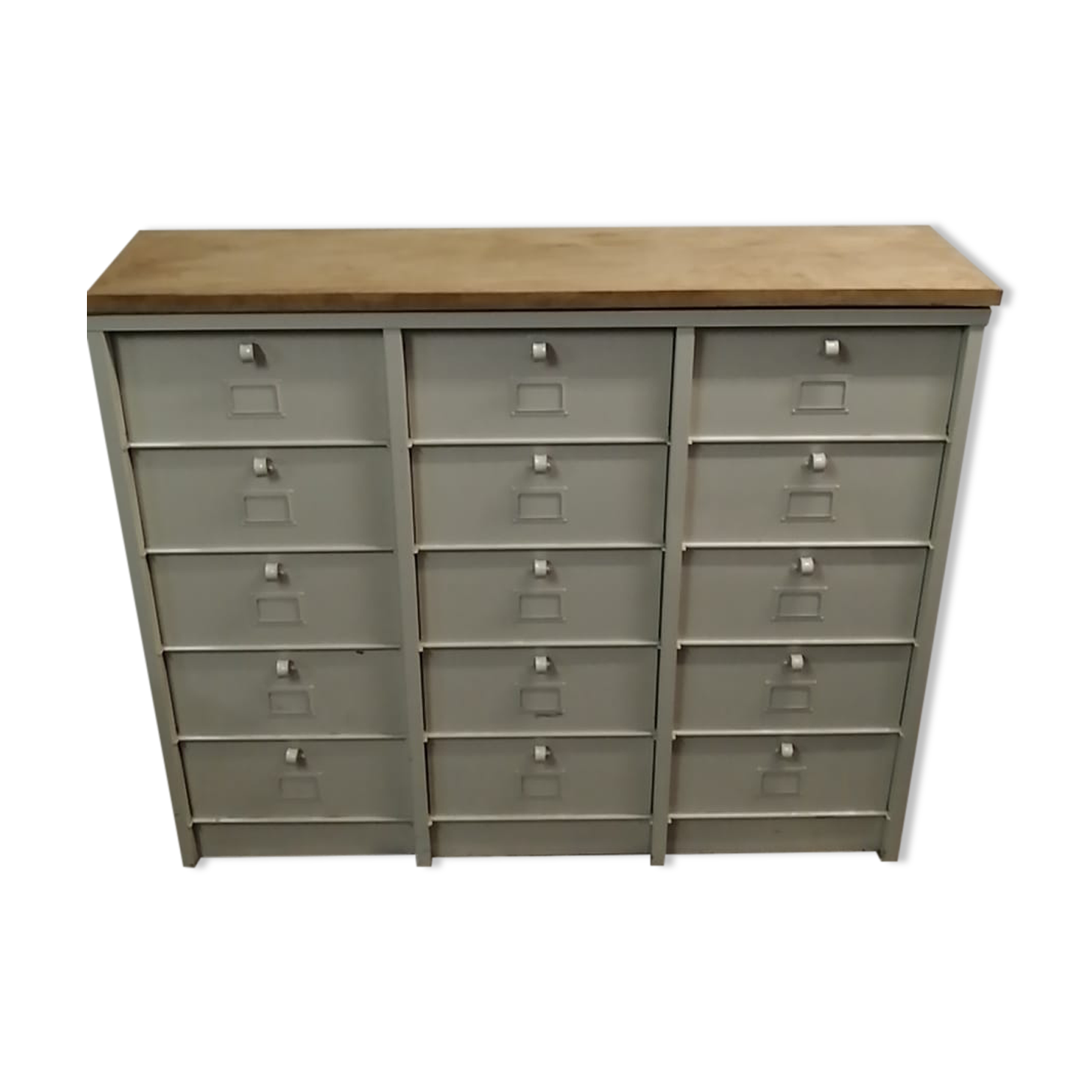 Strafor furniture with valves