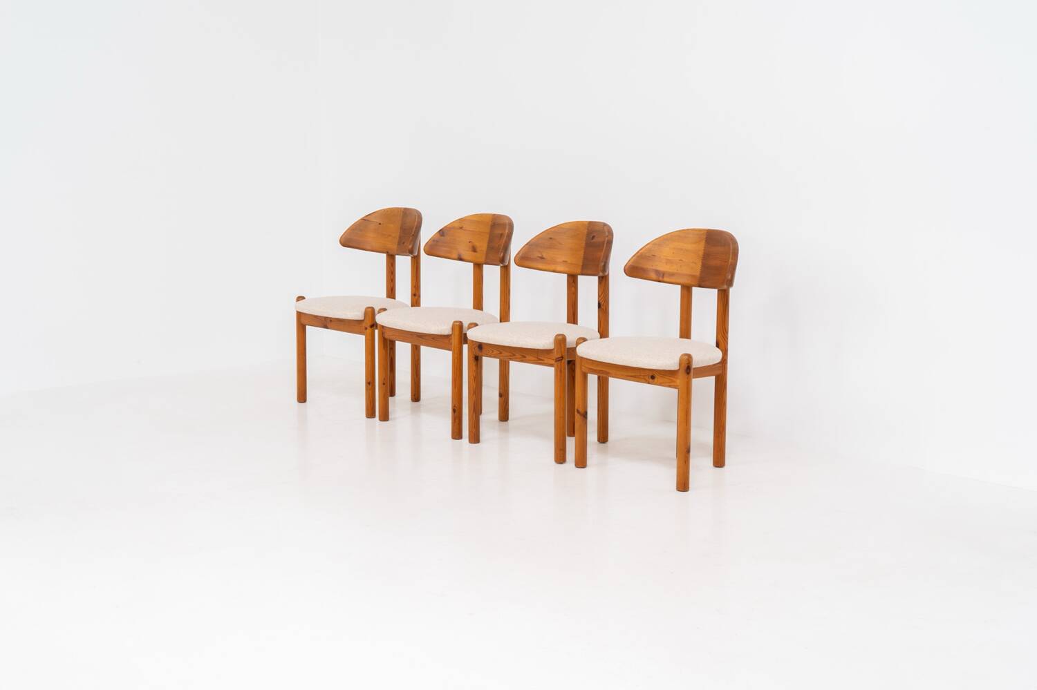 Ensemble de 4 chaises en pin par Vamdrup Stolefabrik (Danemark, années 1970).
