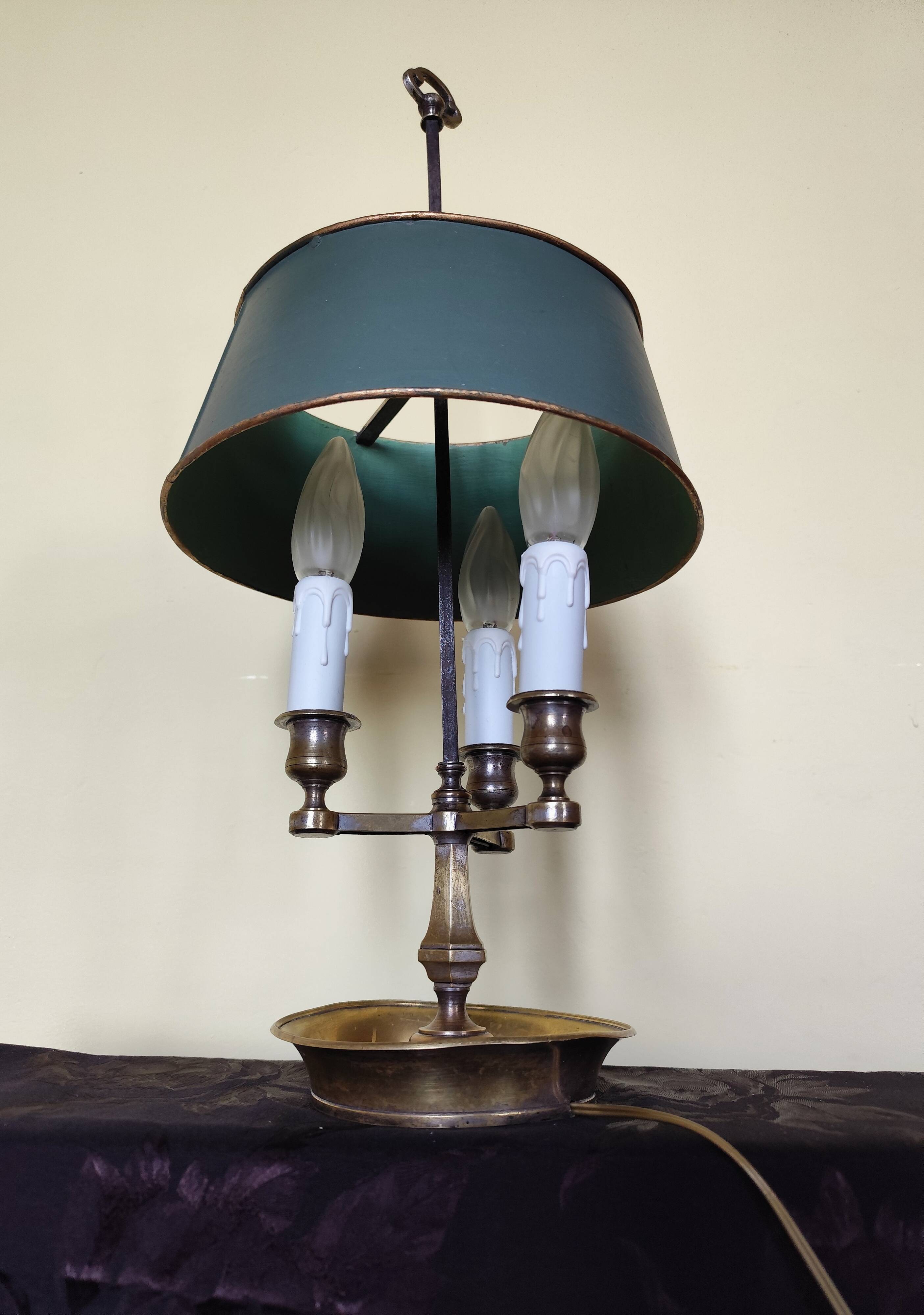 Three-light bouillotte lamp in gold metal, desk lamp.