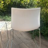 Set of 4 white Catifa Arper chairs