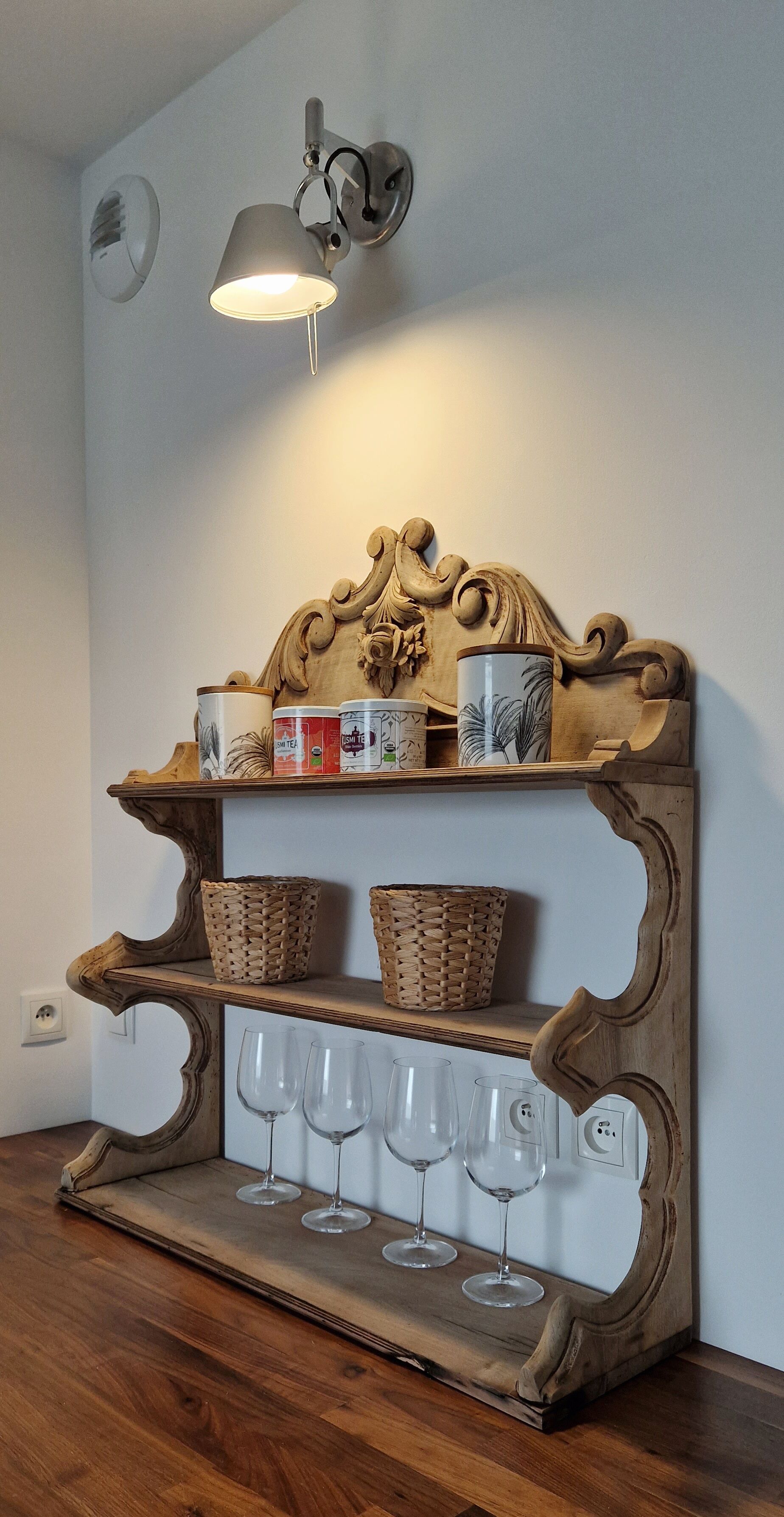 Carved 1900s wall or table shelf