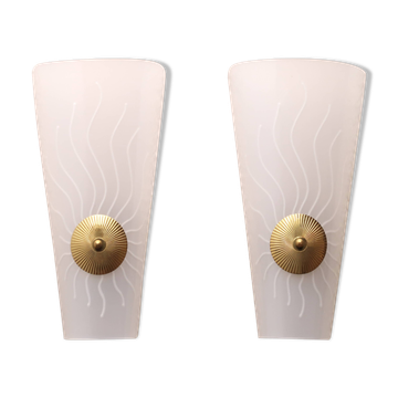 Paire d'appliques blanches et dorées, décor soleil, années 50
