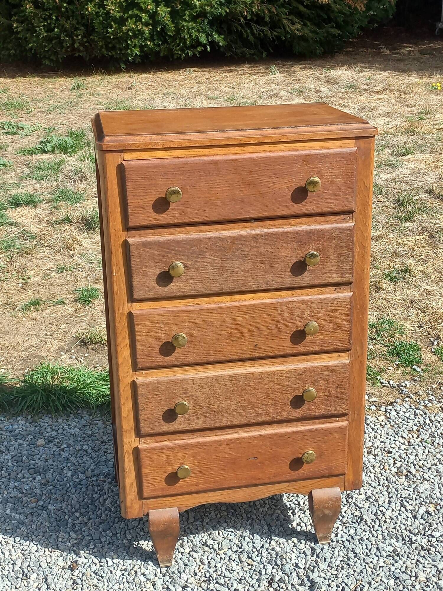 Vintage oak chest of drawers with 5 drawers from the 1950s.