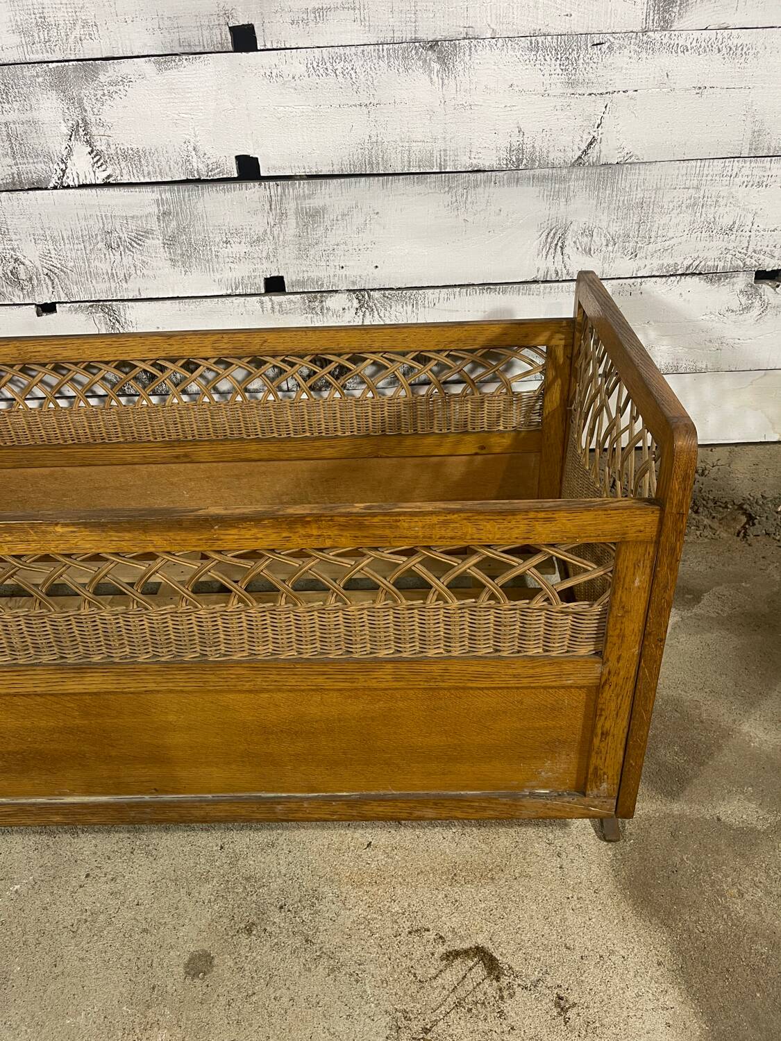 Children's bed in wood and wicker from the 50s and 60s