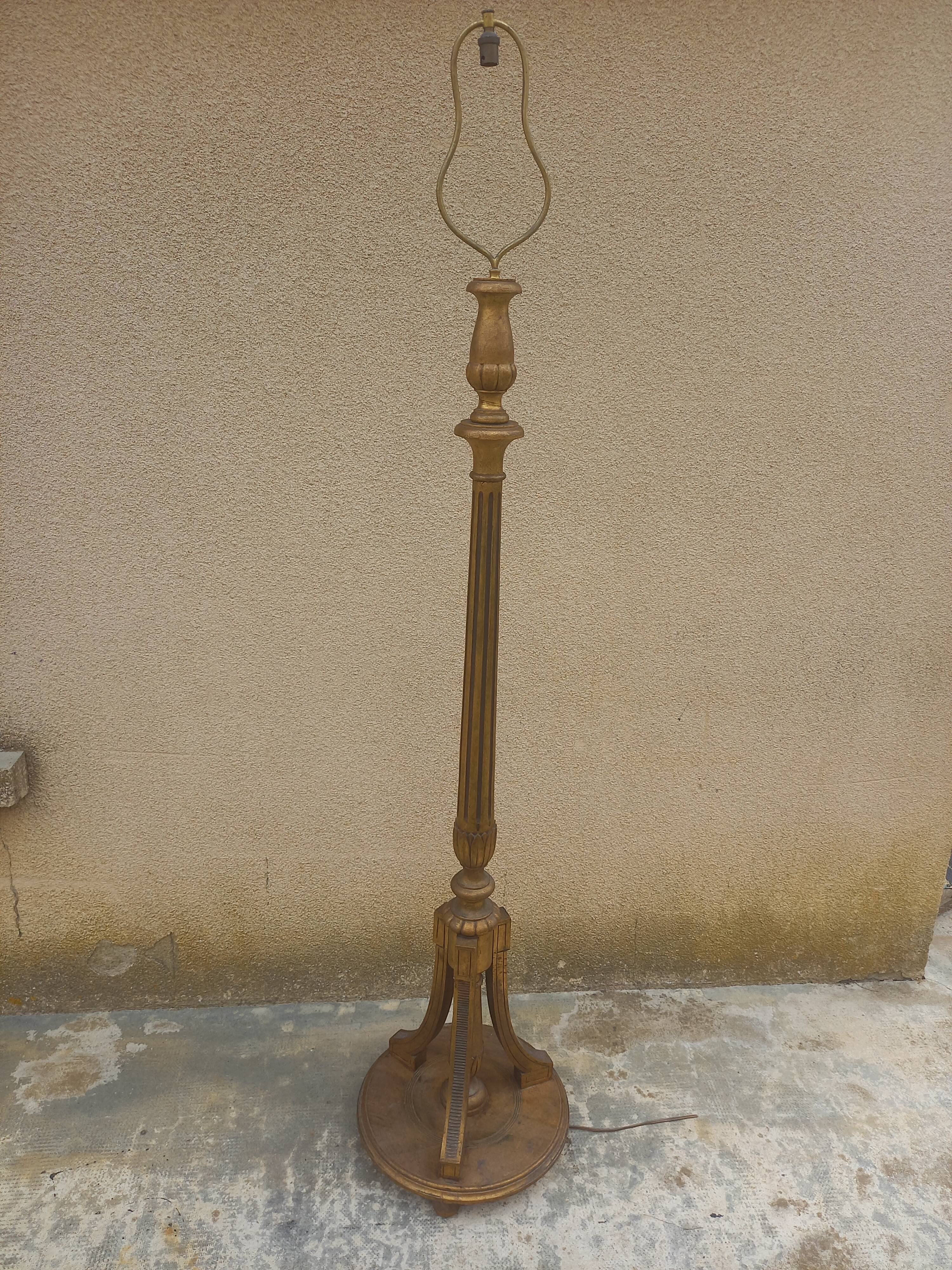 Floor lamp foot in gilded wood