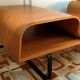 Table basse en bois cintré