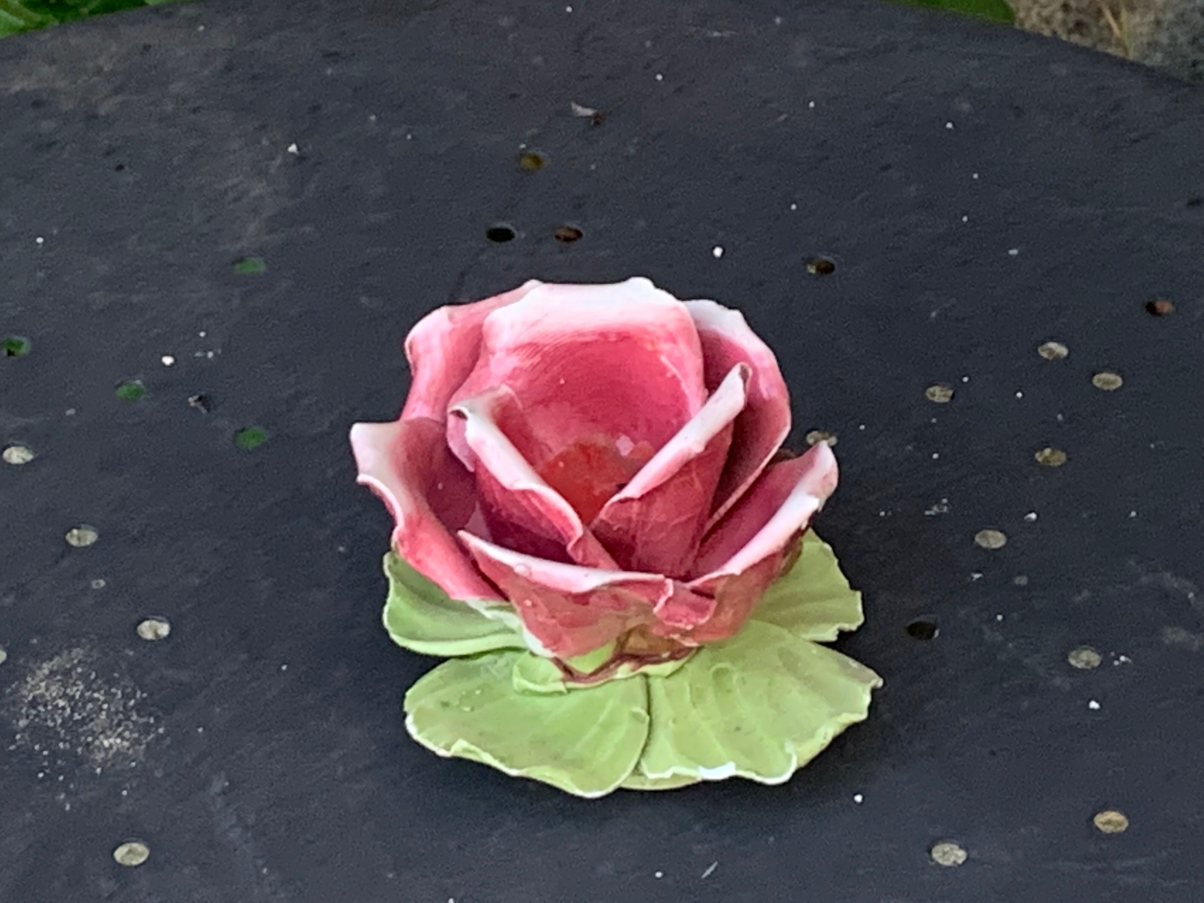 Candle holder in slurry the rose in old biscuit