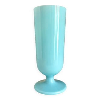 Vase en opaline bleu ciel