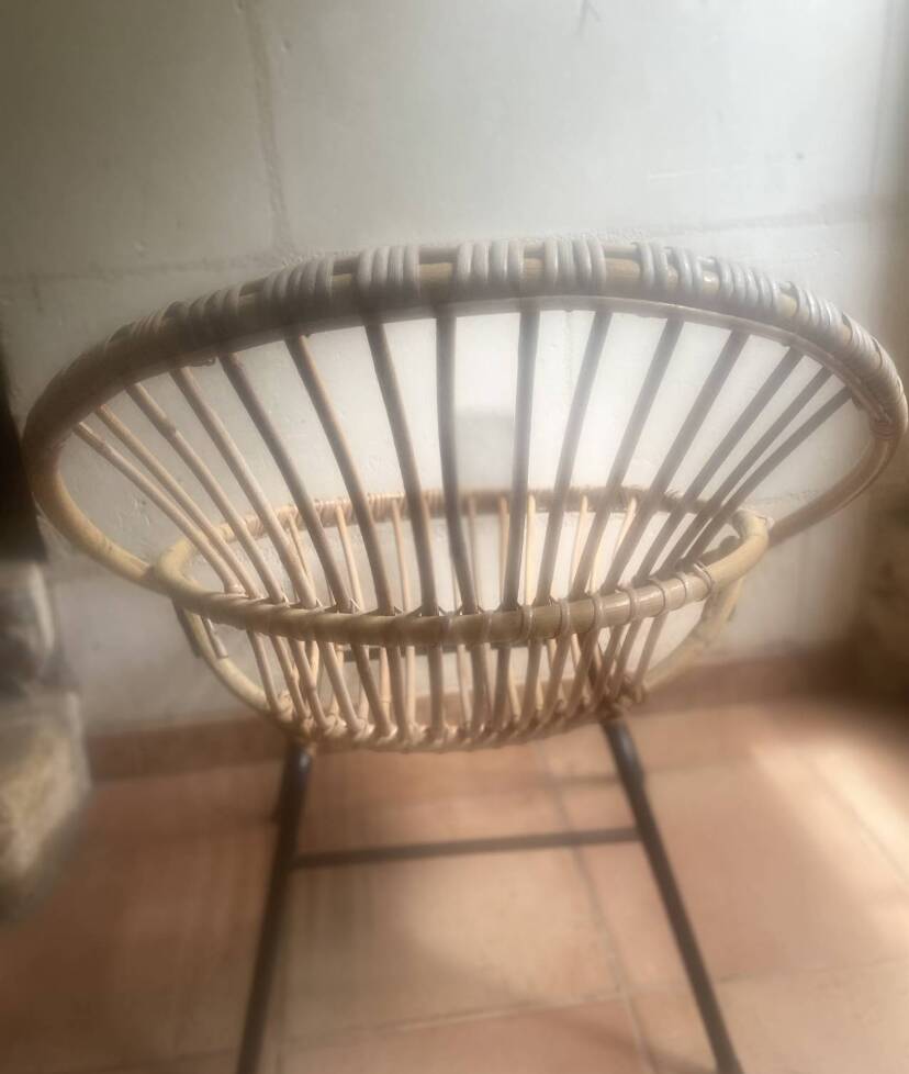 Fauteuil rotin - piétement acier noir - vintage
