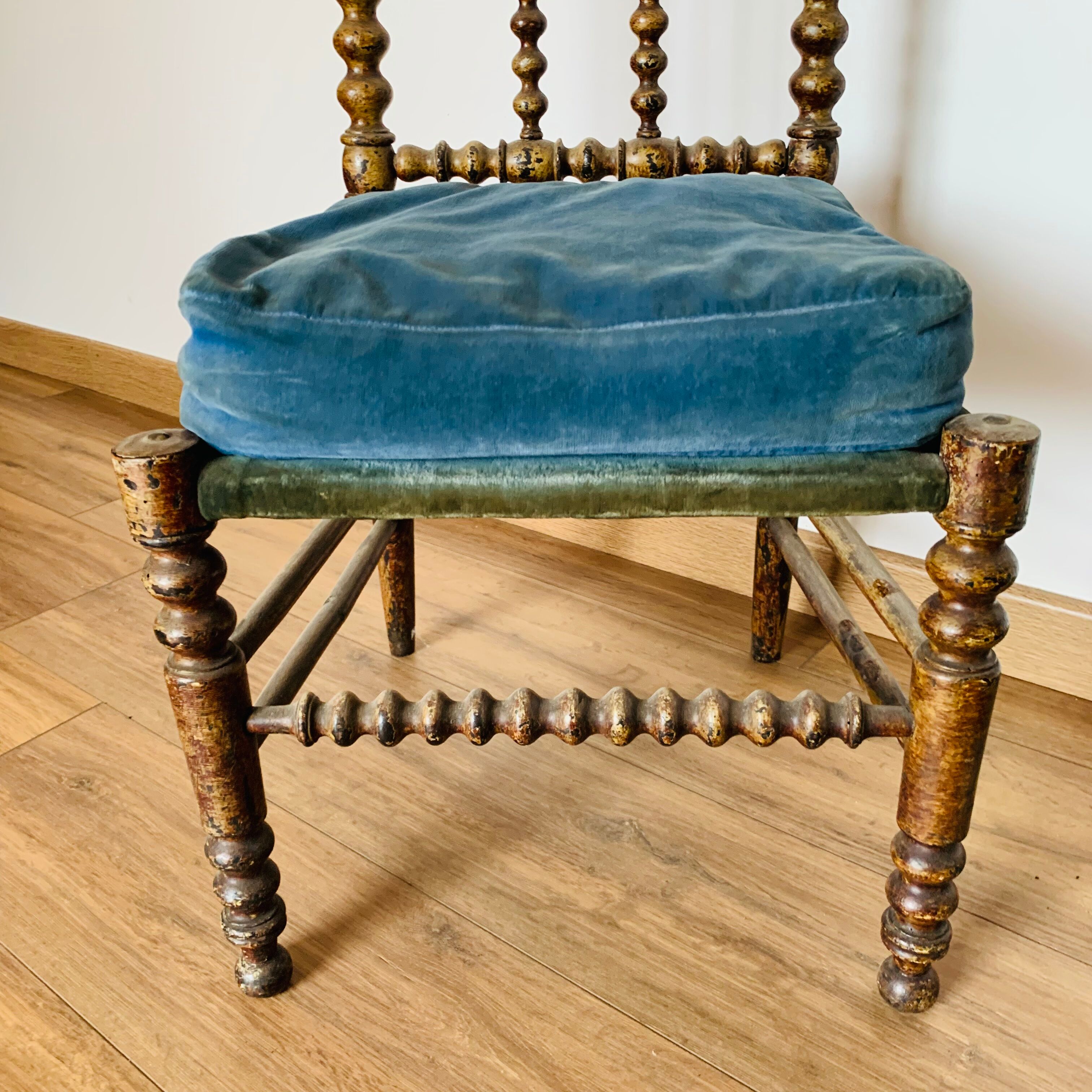 Nanny's chair in turned wood