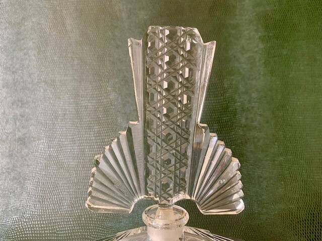 Art Deco perfume bottle in bohemian crystal engraved 1930