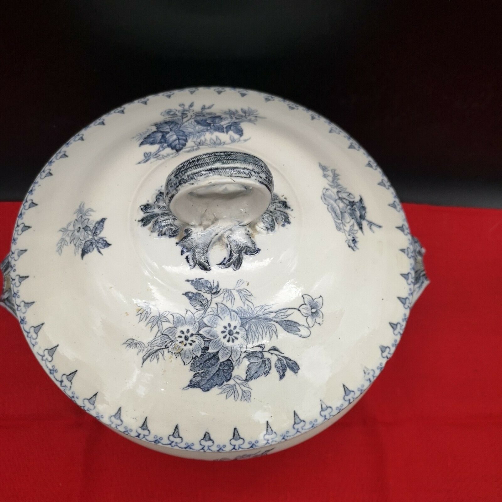 Vegetable or small soup pot in earthenware Sarreguemines model Flora