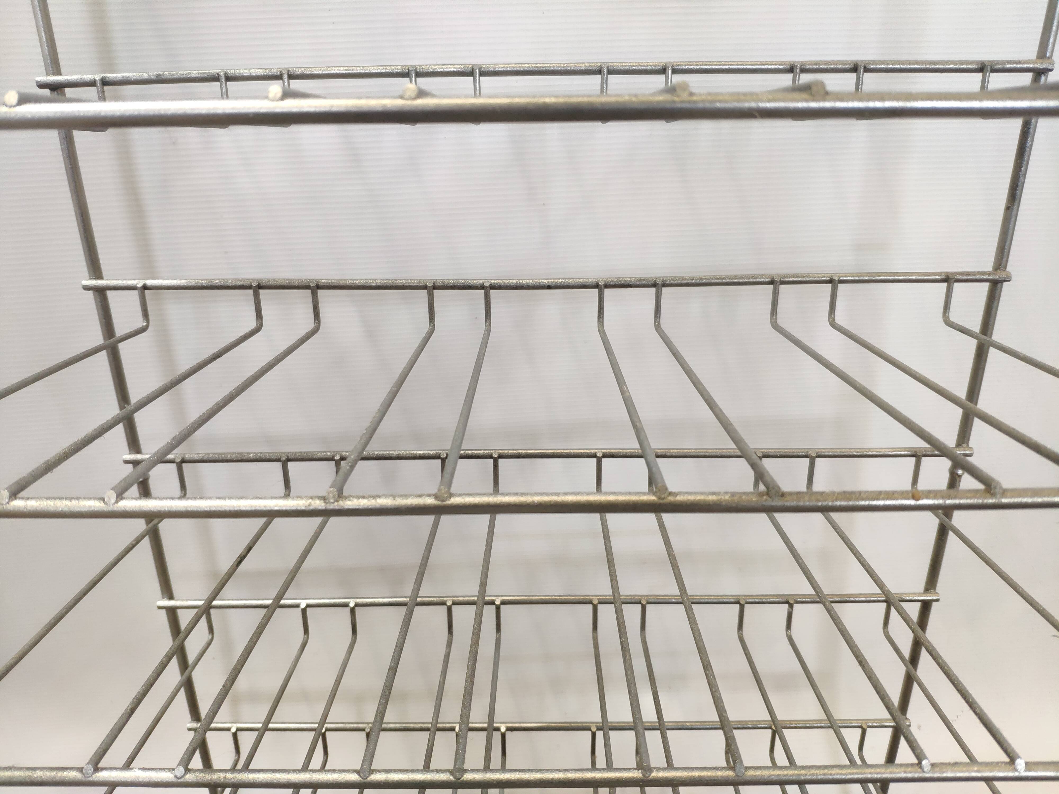 Metal bottle shelf locker