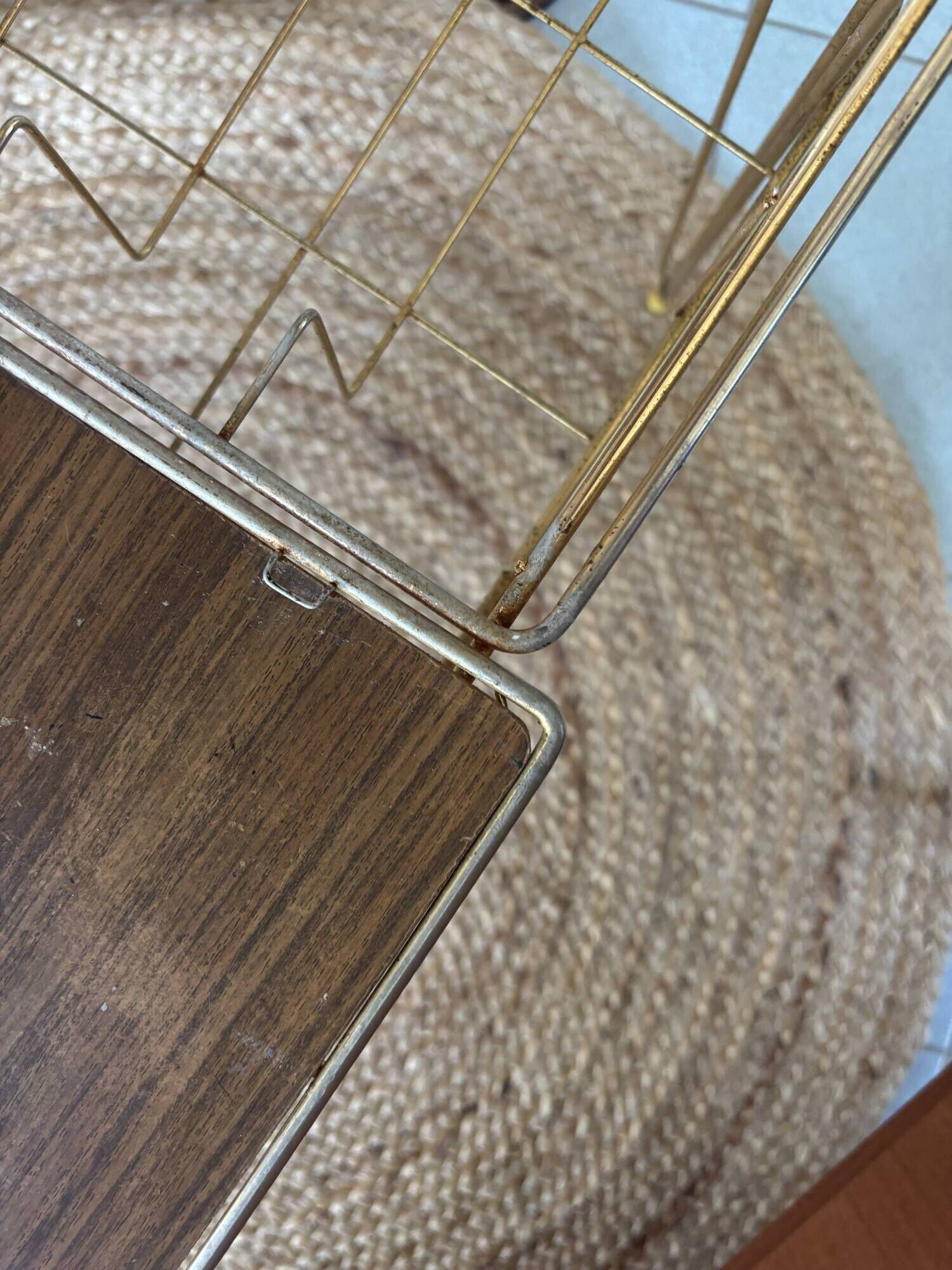 Table, magazine rack