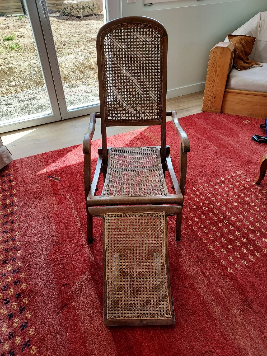 Canoe-style chaise longue