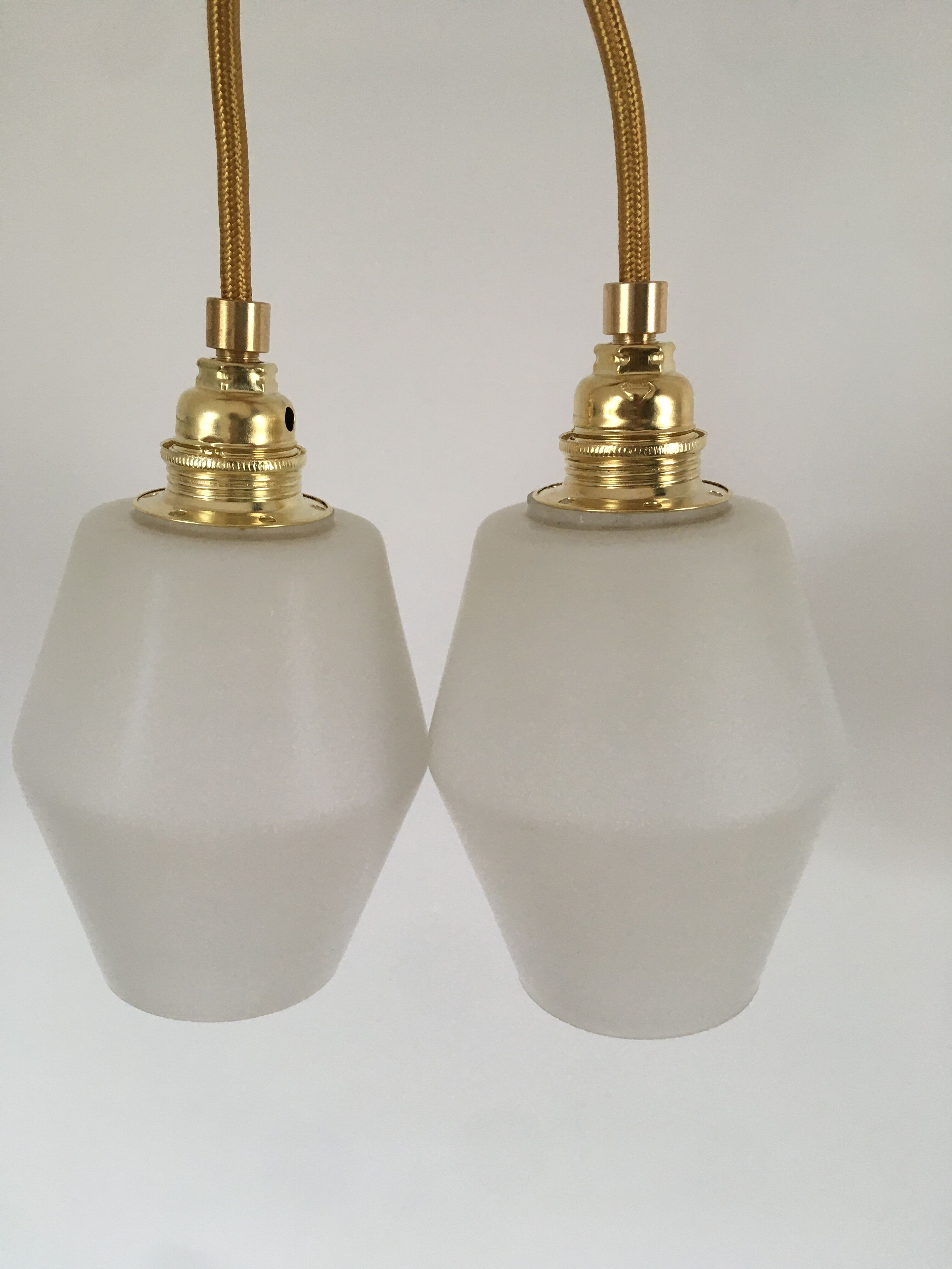 Paire de lampes baladeuses en verre dépoli