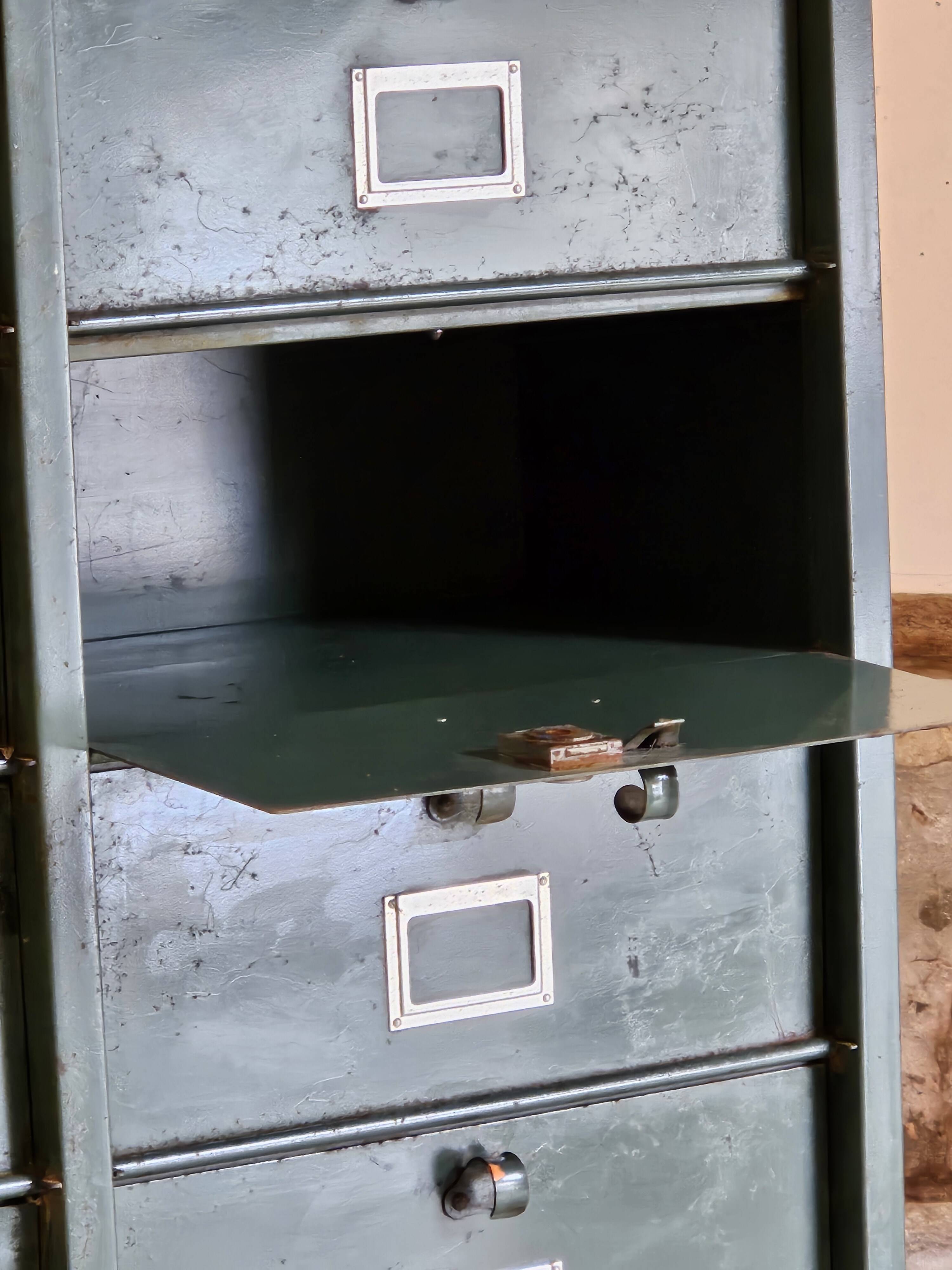 Clamshell furniture / Industrial metal furniture with two Strafor columns