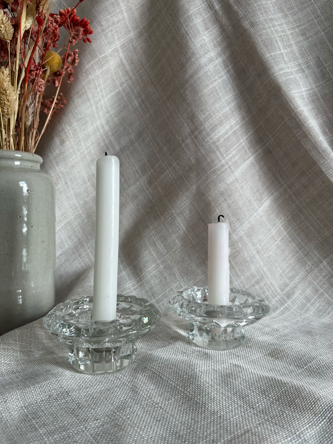Paire de bougeoirs en verre